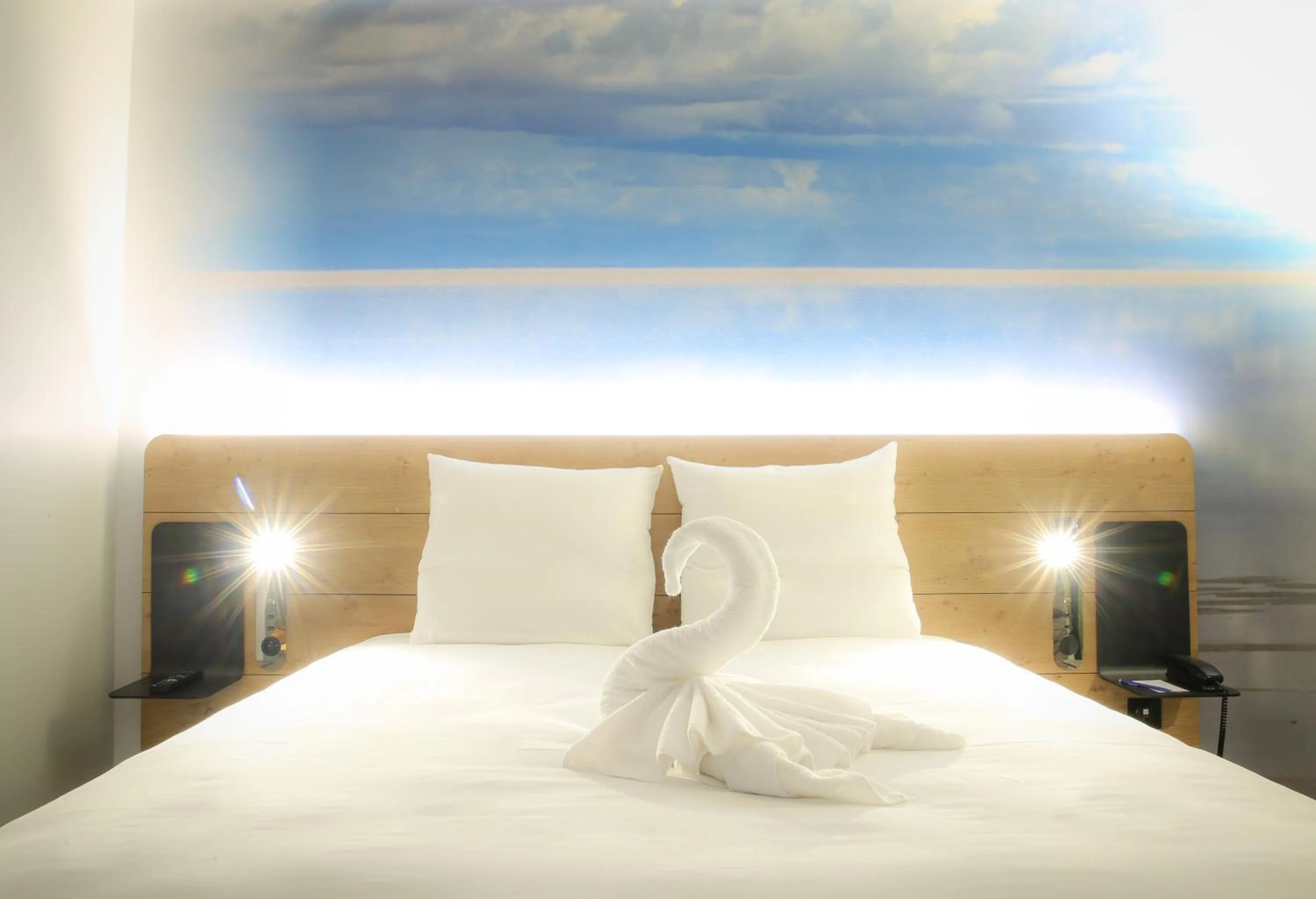 Bedroom, Bed in Novotel Saint Brieuc Centre Gare