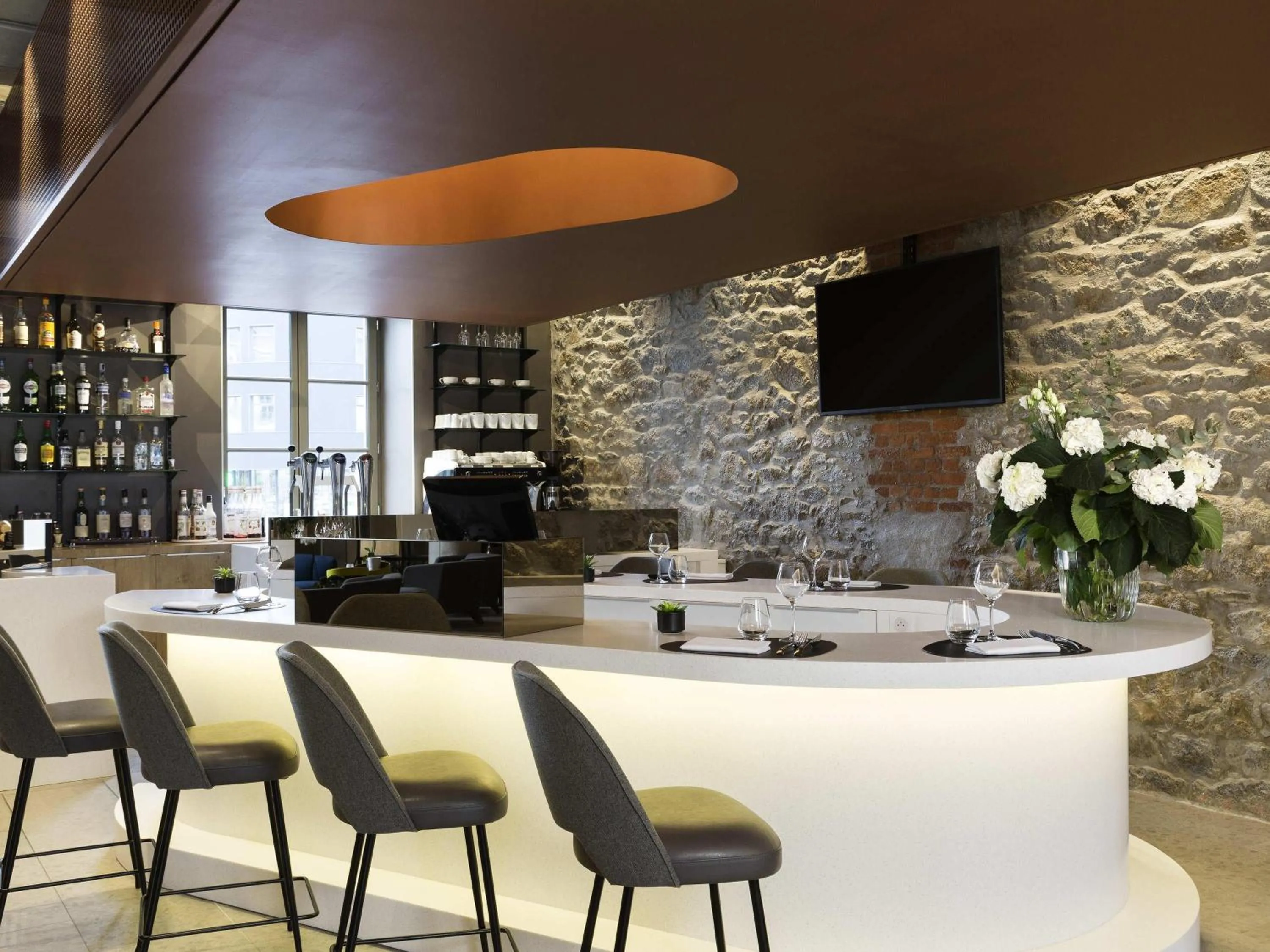 Lounge or bar in Novotel Saint Brieuc Centre Gare