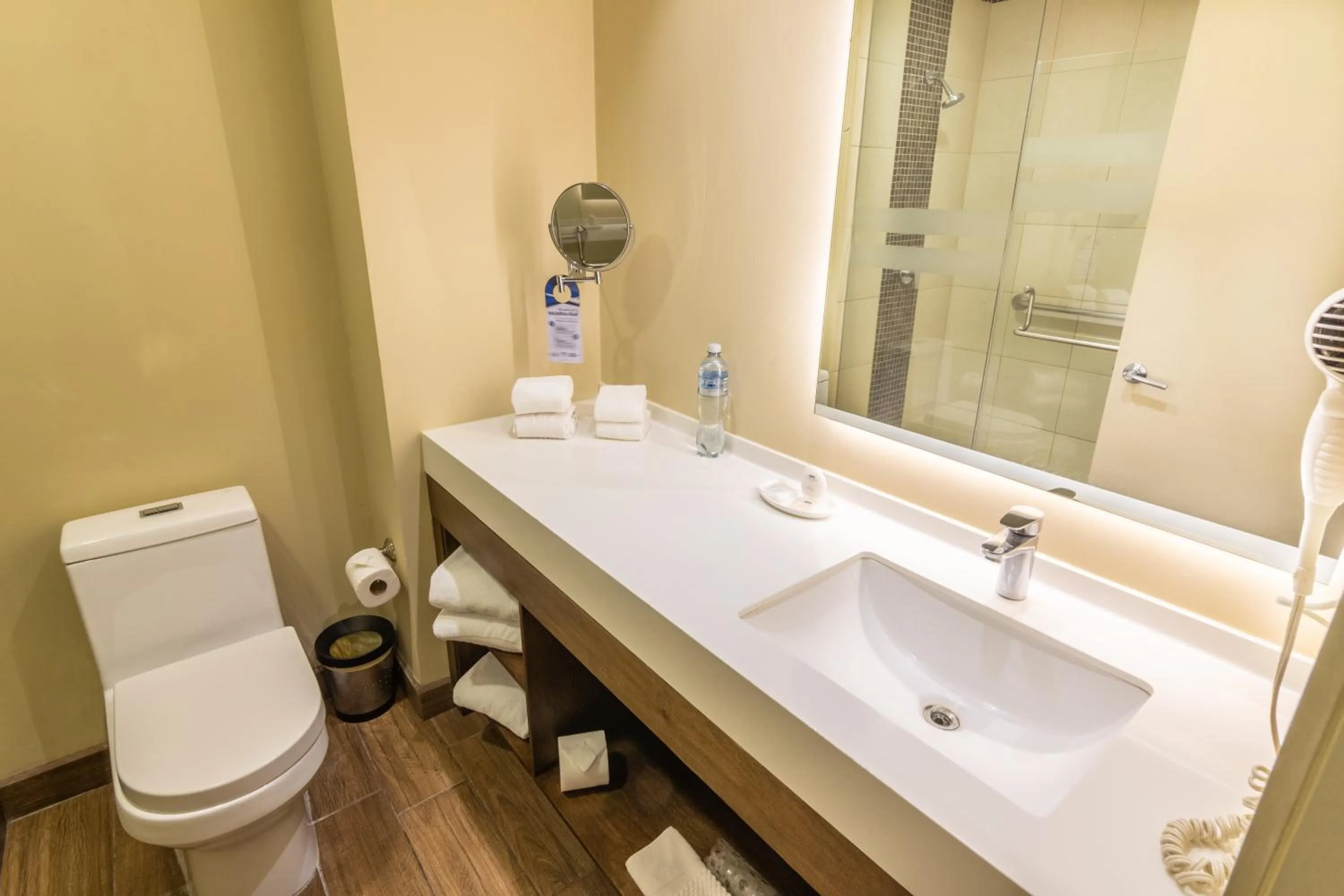 Bathroom in LATAM HOTEL Plaza Pradera Quetzaltenango