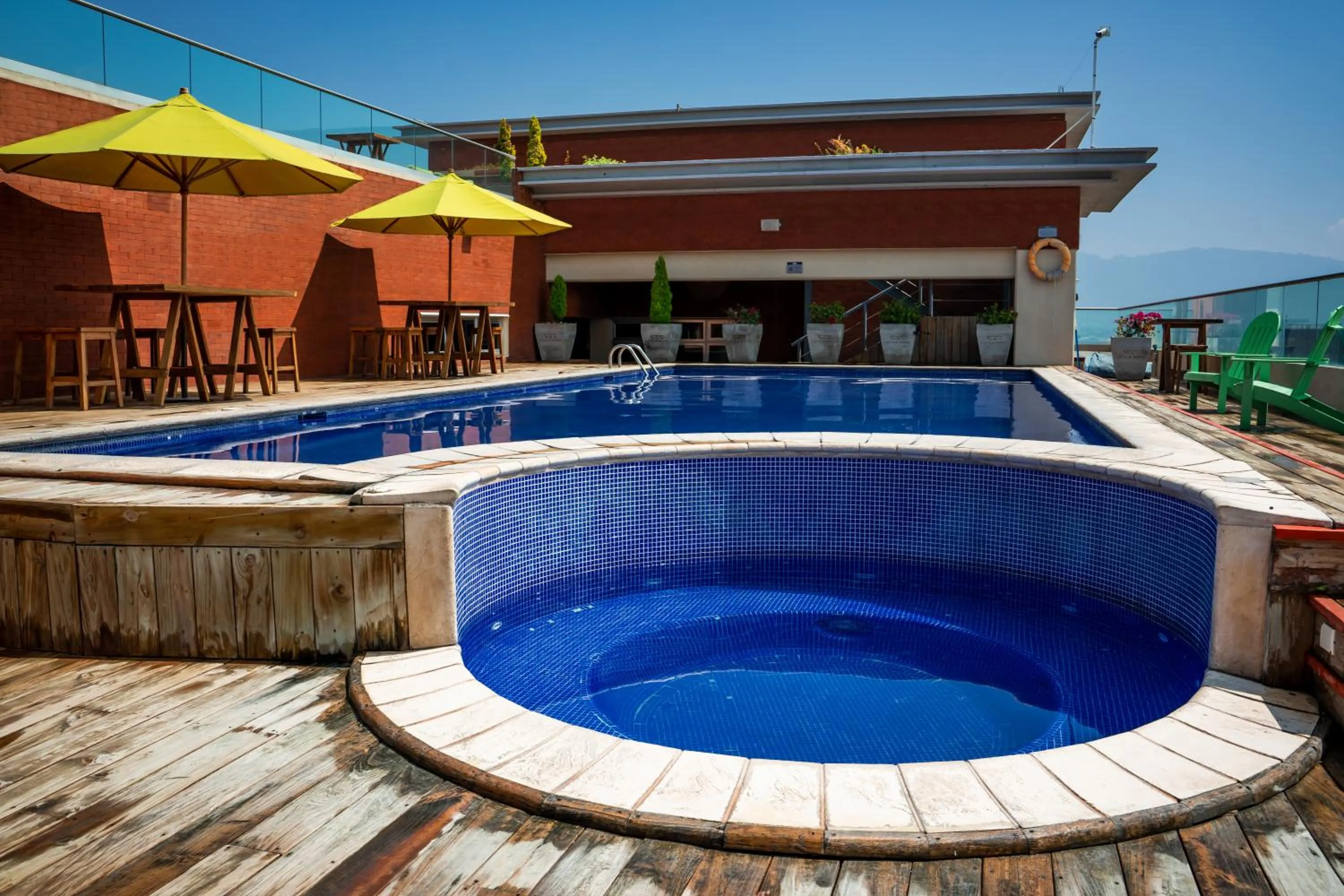 Swimming pool in LATAM HOTEL Plaza Pradera Quetzaltenango