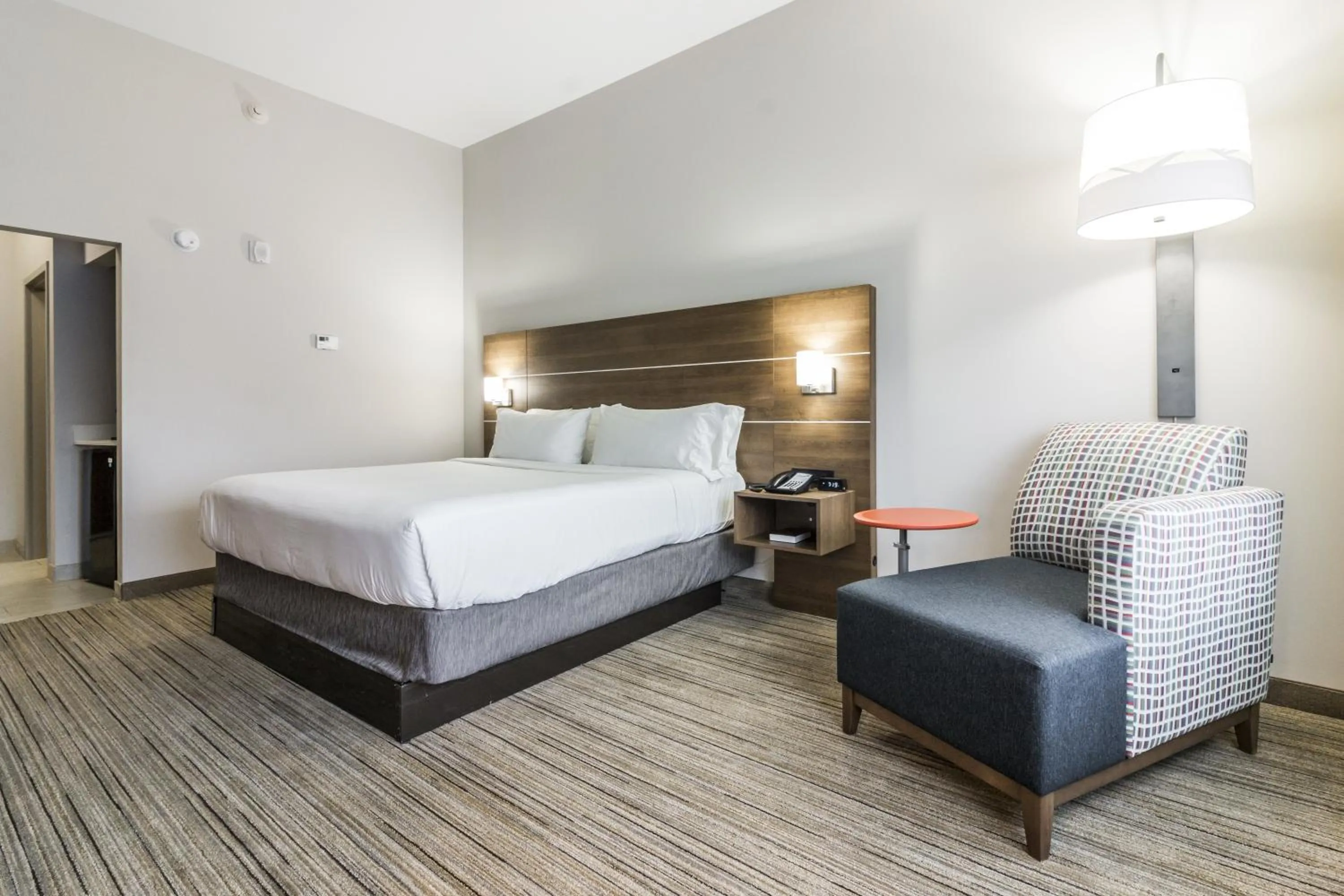 Photo of the whole room, Bed in Holiday Inn Express - Villa Rica by IHG