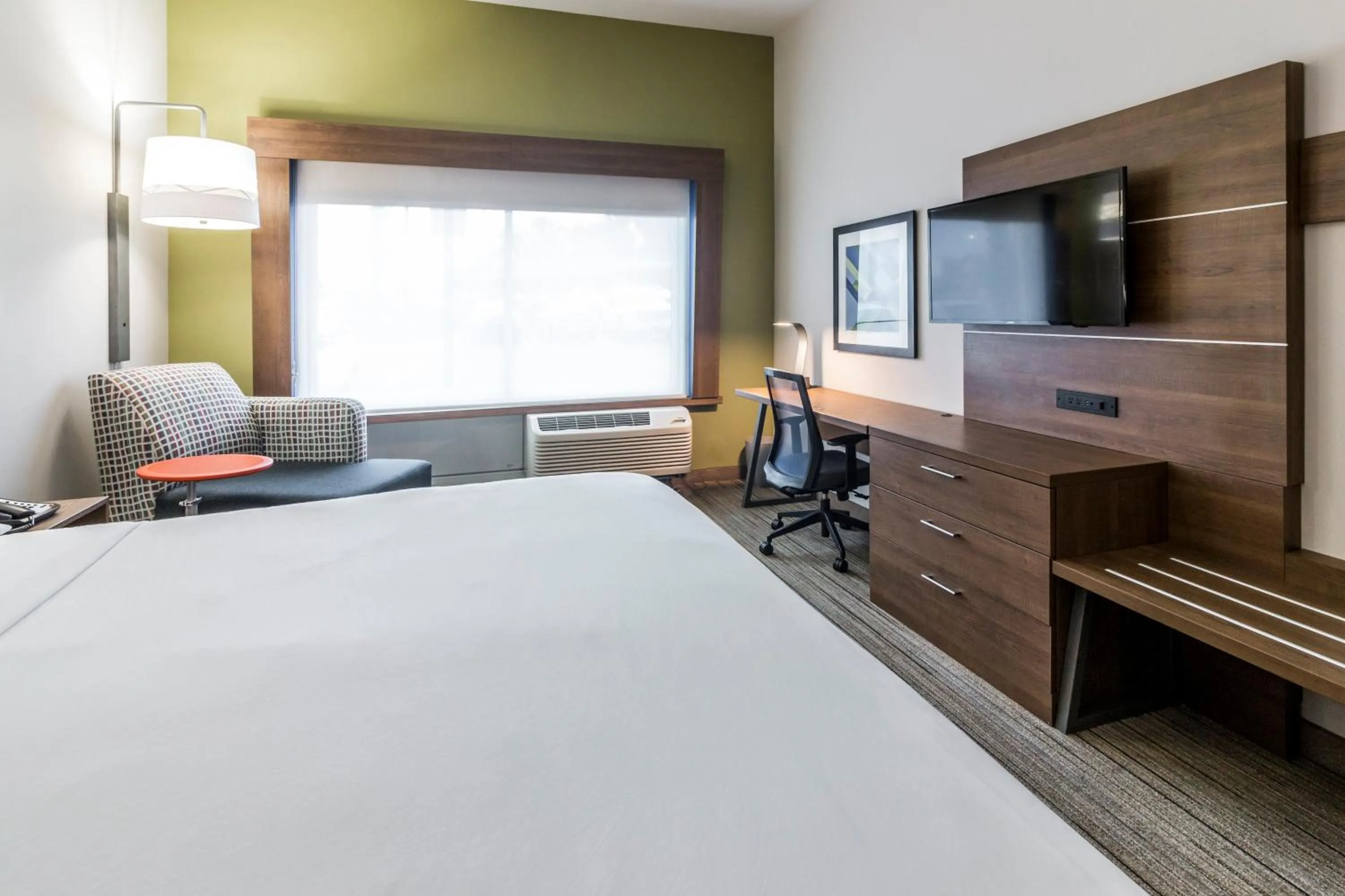 Photo of the whole room, Bed in Holiday Inn Express - Villa Rica by IHG