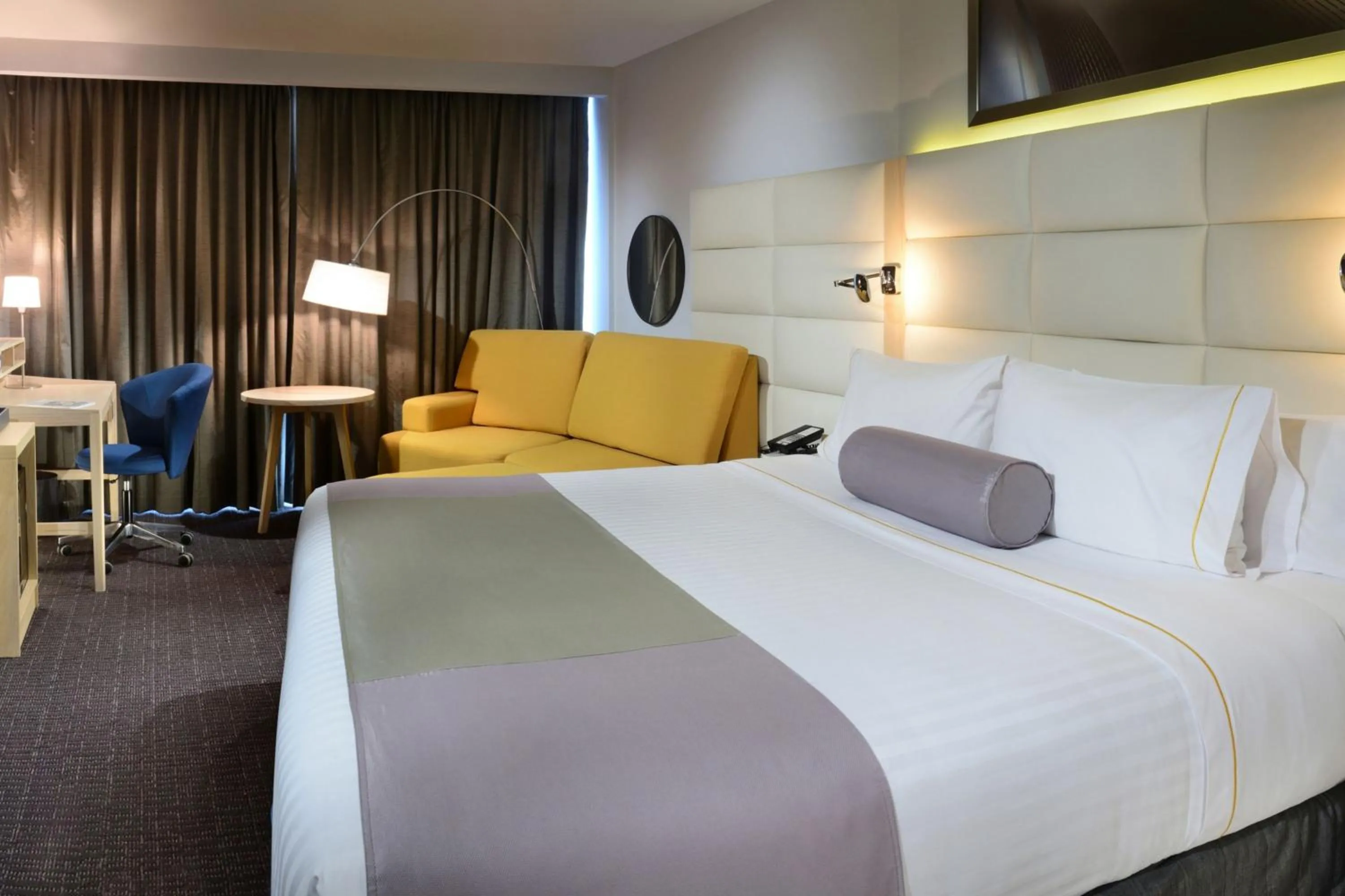 Photo of the whole room, Bed in Gran Hotel de Puebla by HNF