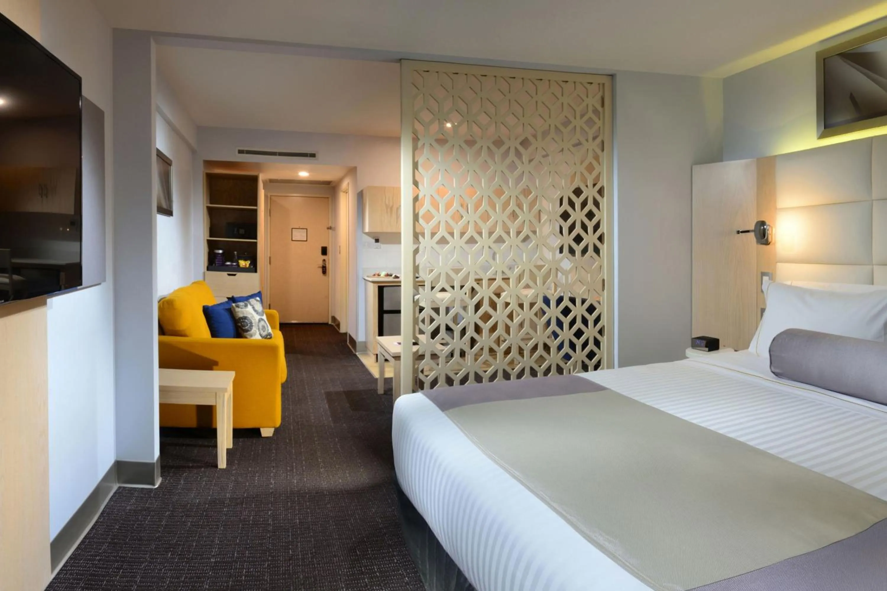 Photo of the whole room, Bed in Gran Hotel de Puebla by HNF