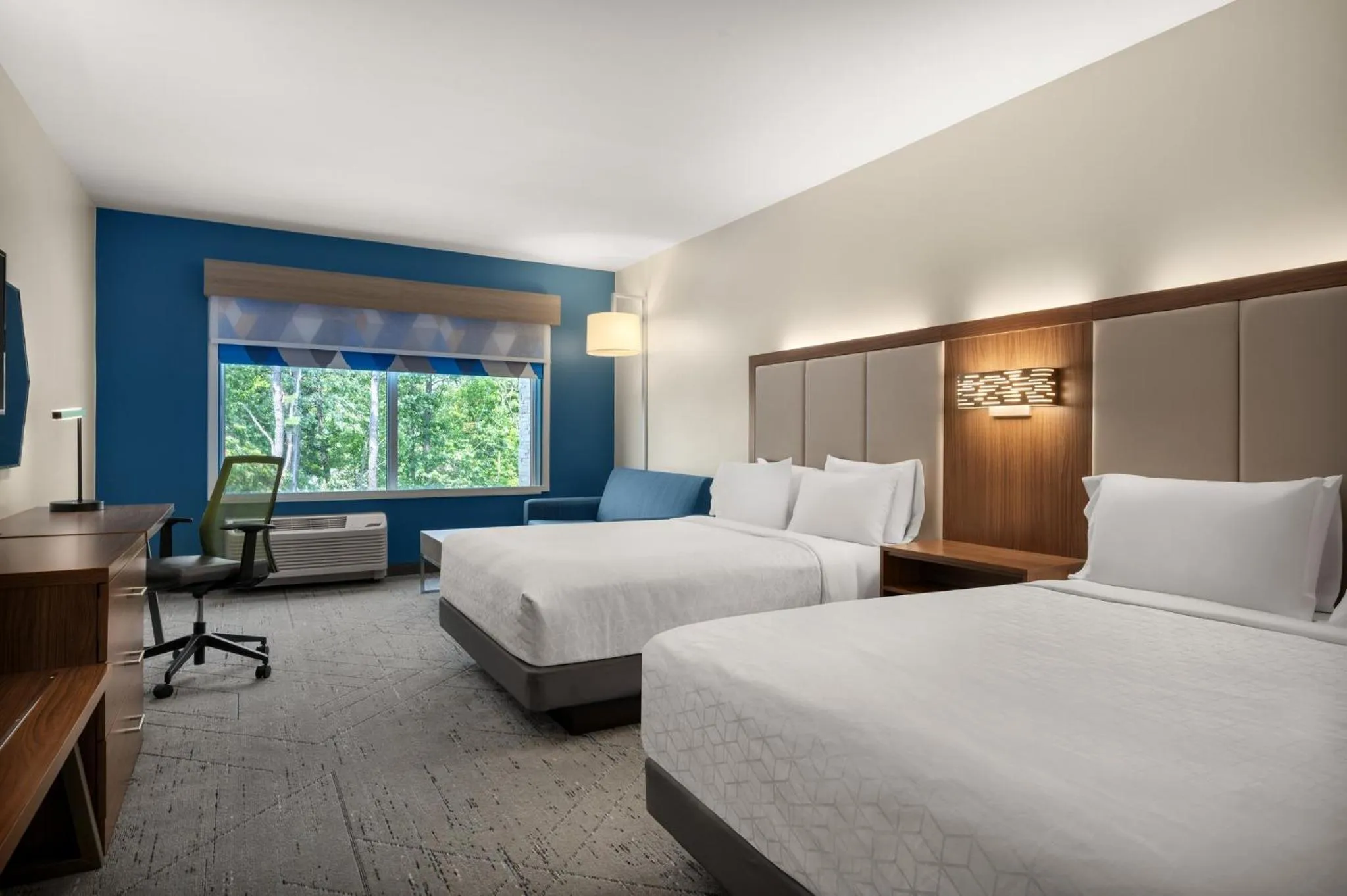 Photo of the whole room, Bed in Holiday Inn Express Queensbury-Lake George Area by IHG