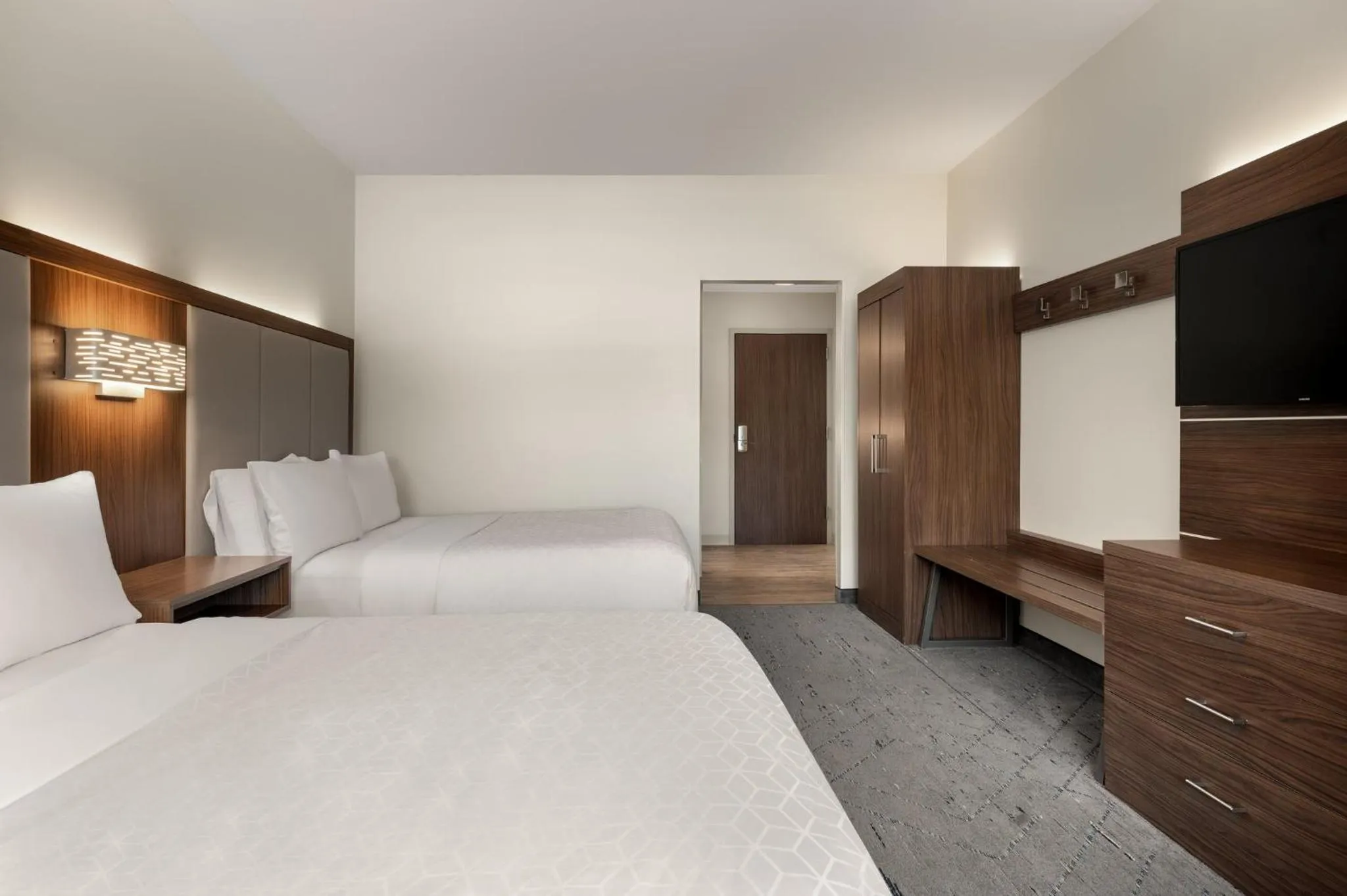 Photo of the whole room, Bed in Holiday Inn Express Queensbury-Lake George Area by IHG