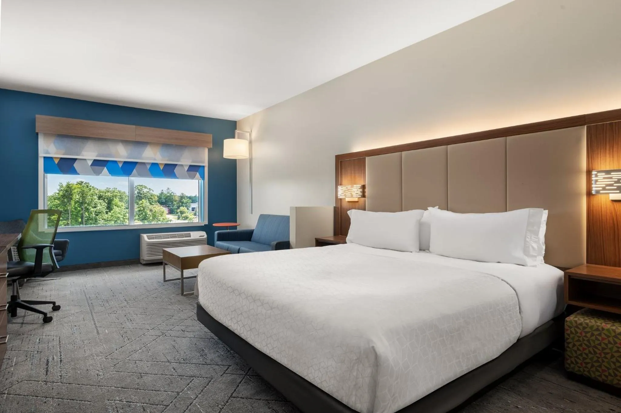 Photo of the whole room, Bed in Holiday Inn Express Queensbury-Lake George Area by IHG