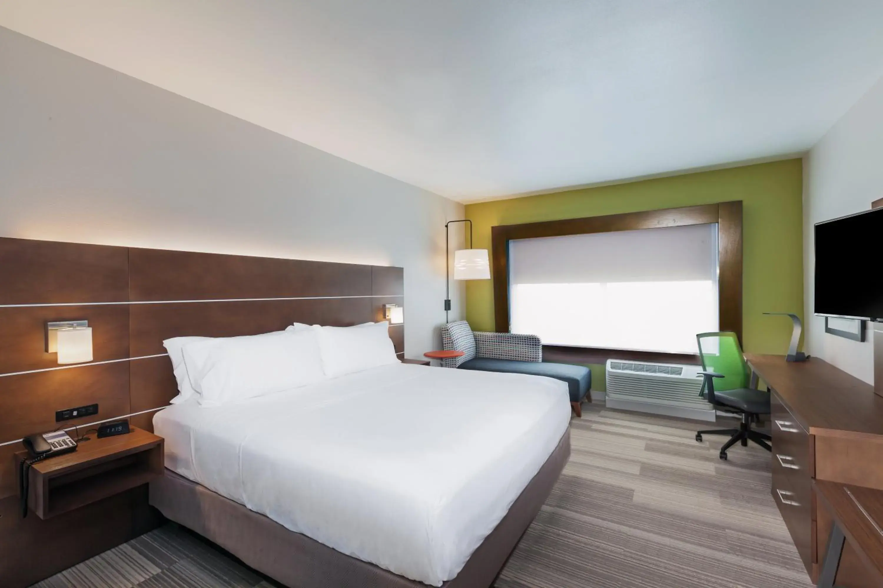 Photo of the whole room, Bed in Holiday Inn Express and Suites Chanute by IHG Photo of the whole room, Bed in Holiday Inn Express and Suites Chanute by IHG