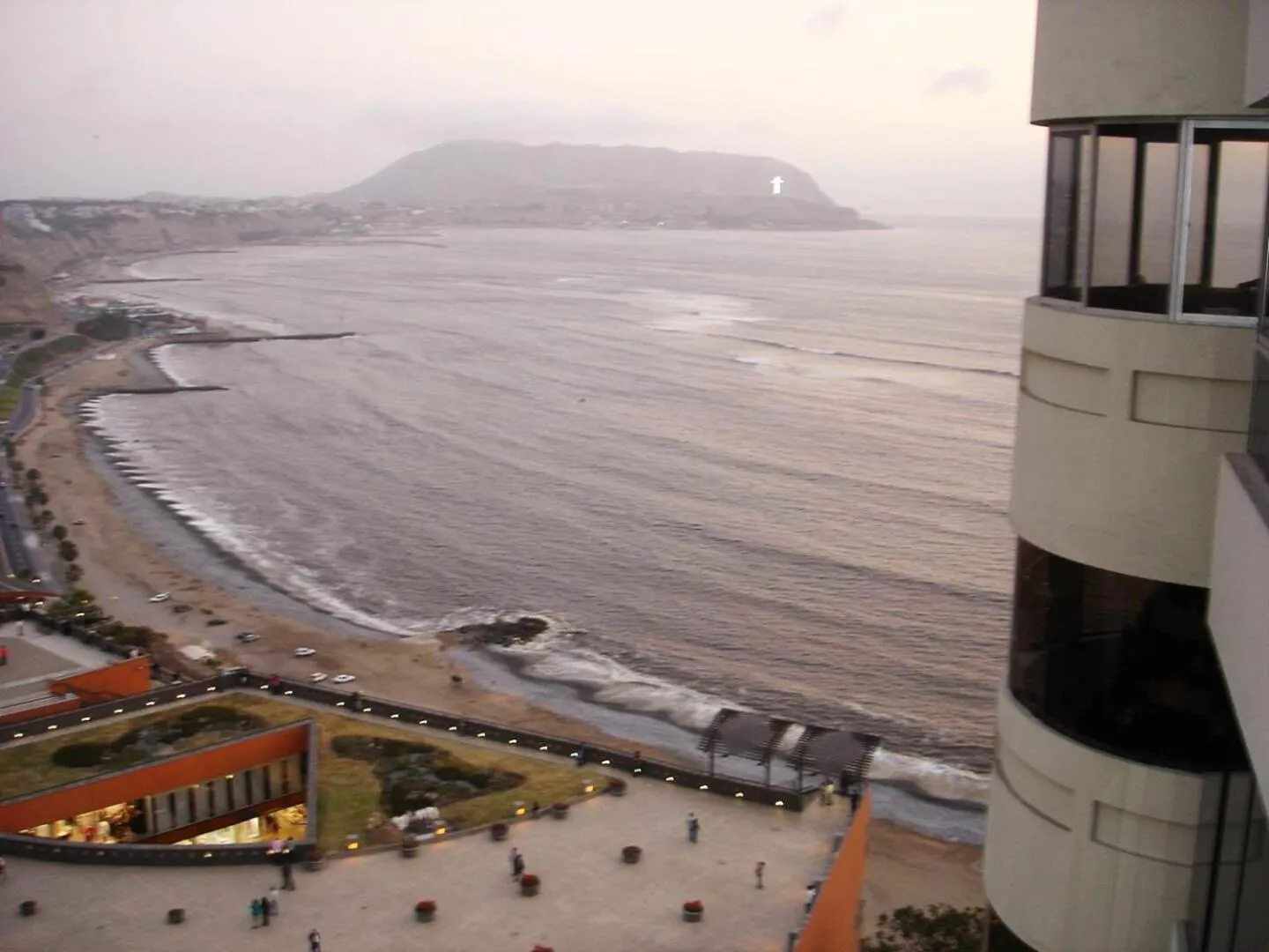 Sea view in Oceanfront Miraflores Larcomar next to Marriott