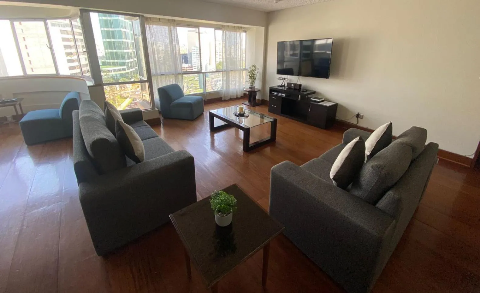 Oceanfront Miraflores Larcomar next to Marriott