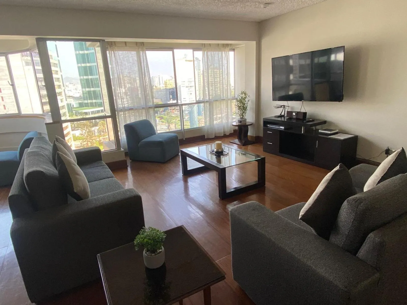 Oceanfront Miraflores Larcomar next to Marriott