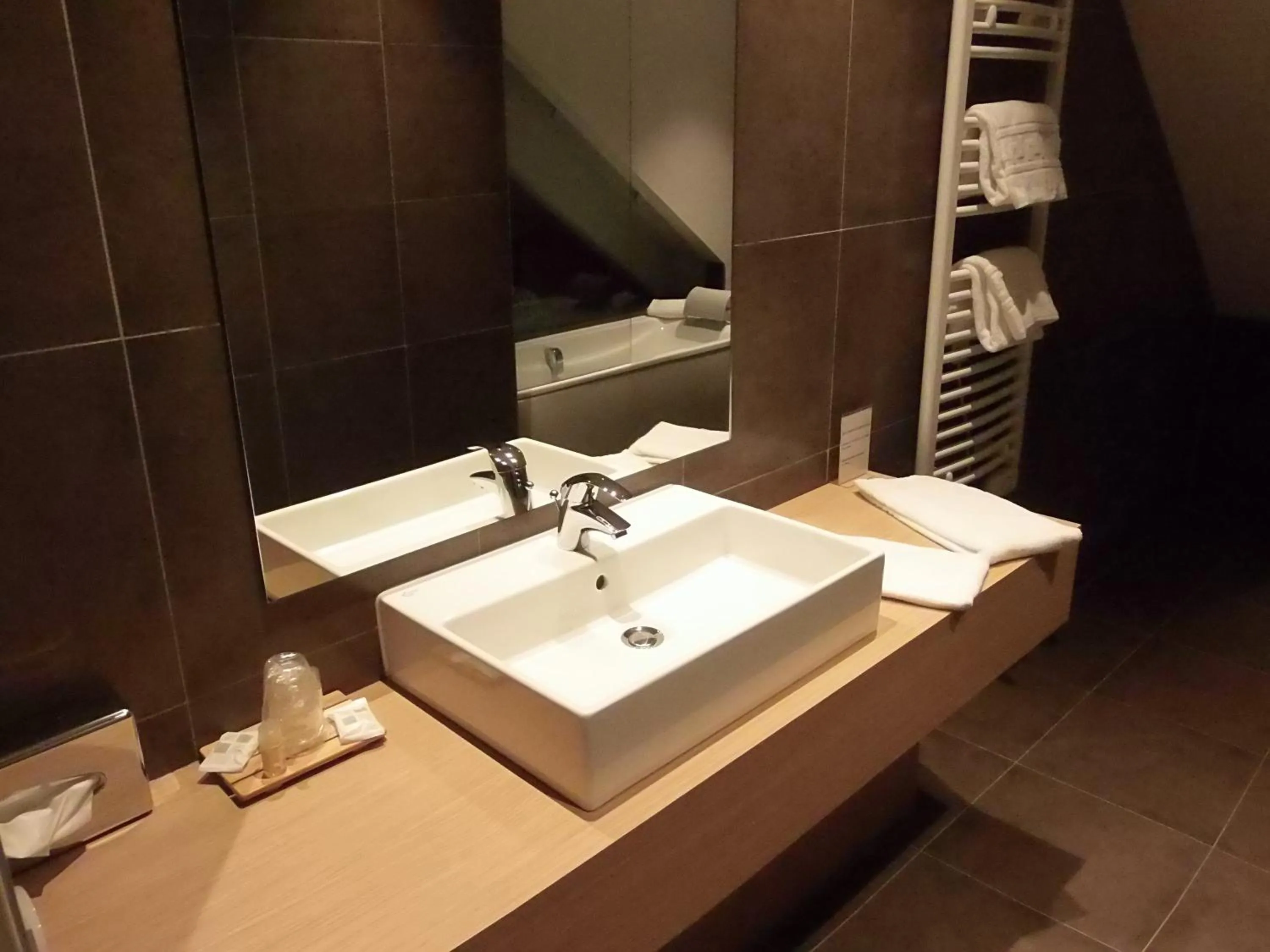 Bathroom in Hôtel Restaurant Le Rive Gauche