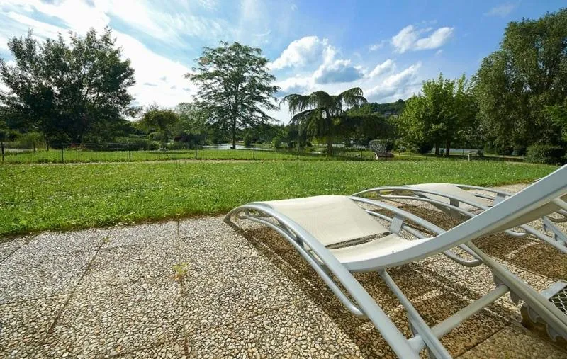Garden in Hôtel Restaurant Le Rive Gauche
