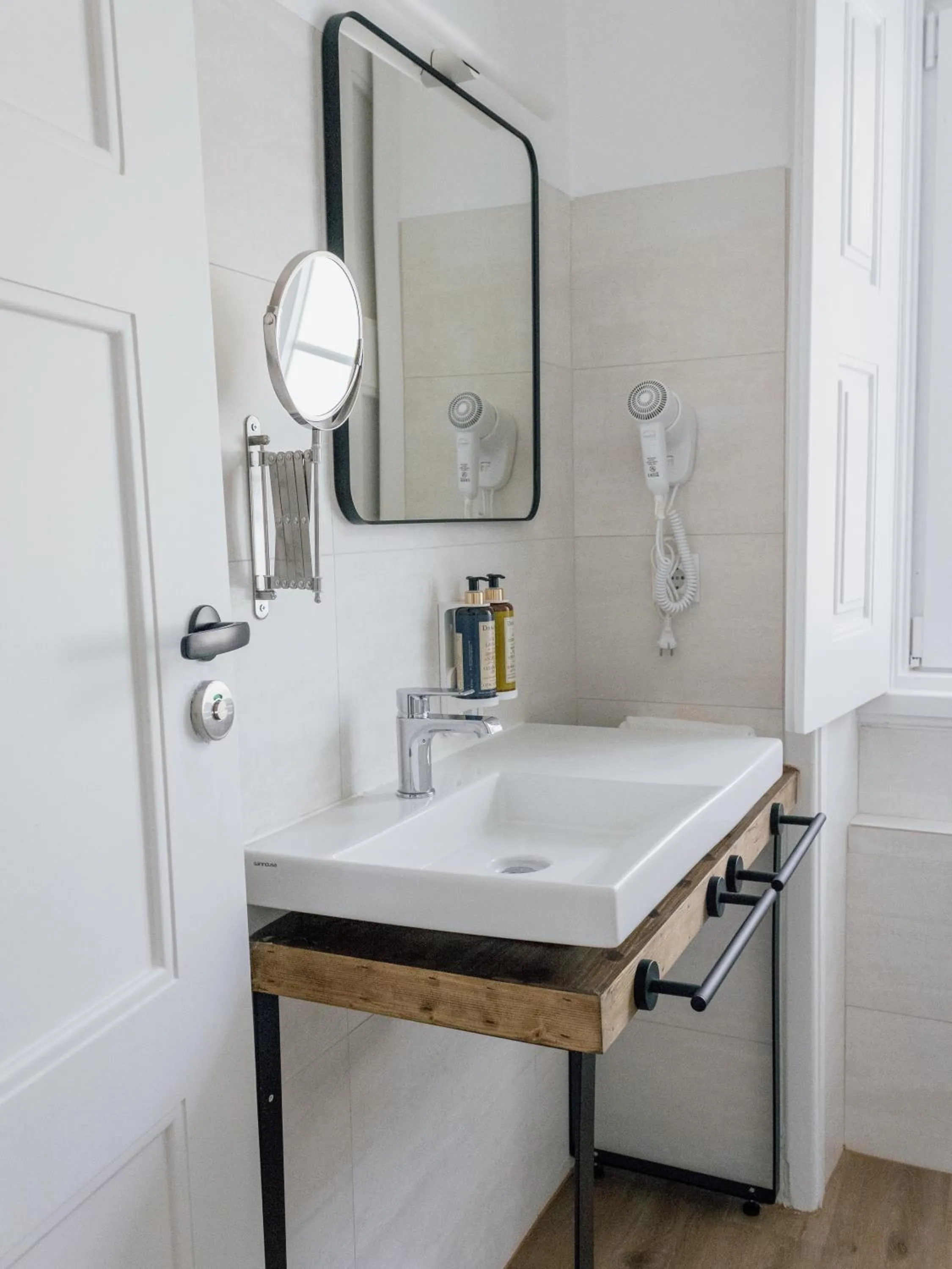 Standard Twin Room with Shared Bathroom in Dear Faro - Guest House