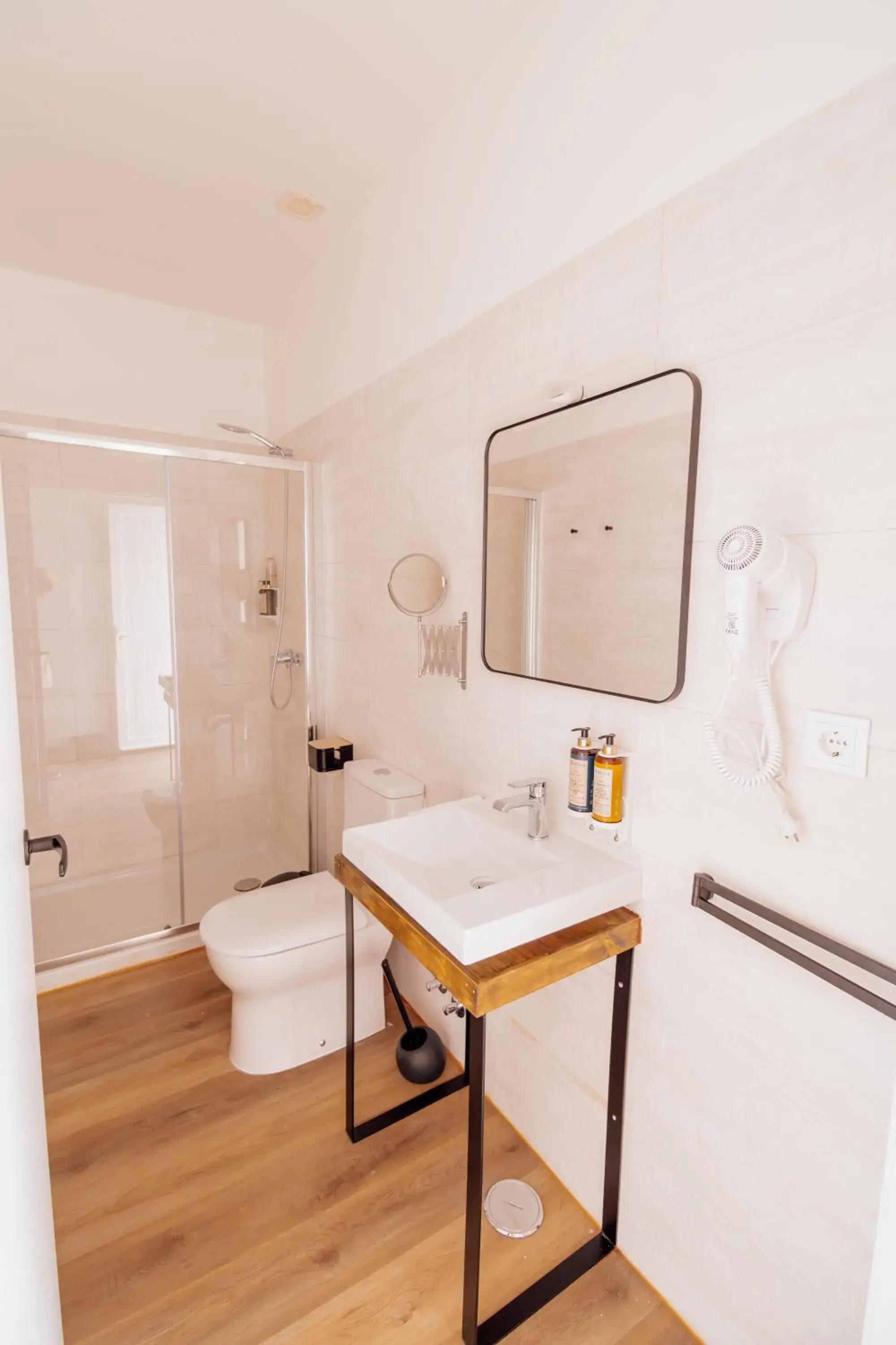 Double Room with Private Bathroom in Dear Faro - Guest House Double Room with Private Bathroom in Dear Faro - Guest House