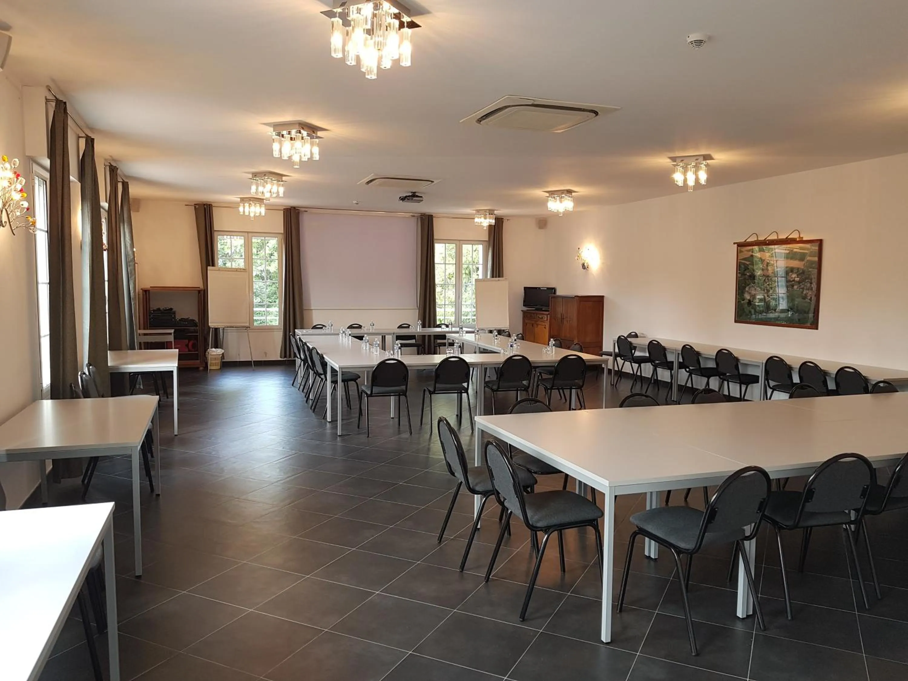 Property building in Logis - Hotel Restaurant La Sapinière