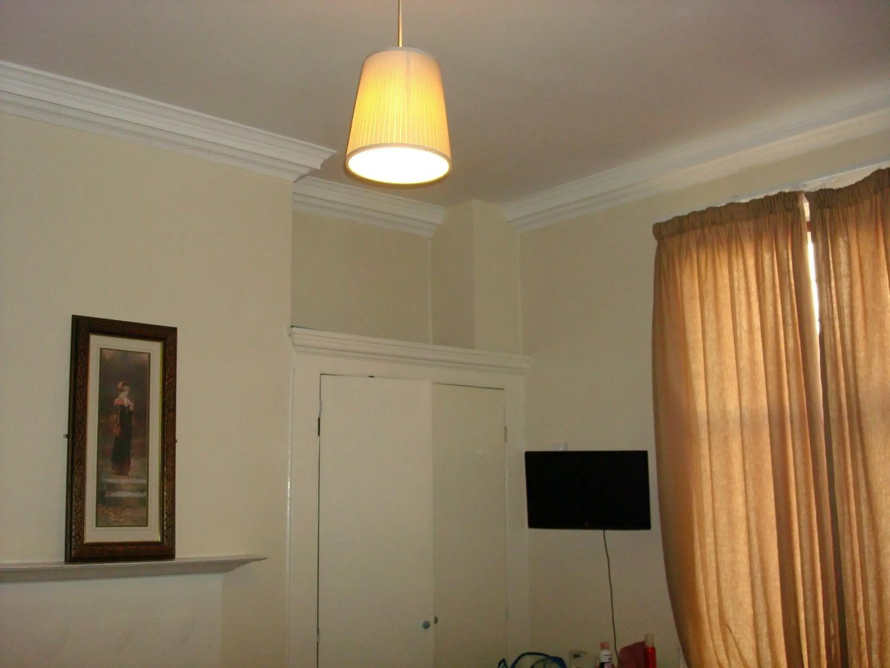 Bedroom in Forest Gate Hotel - Free Parking limited spaces Bedroom in Forest Gate Hotel - Free Parking limited spaces