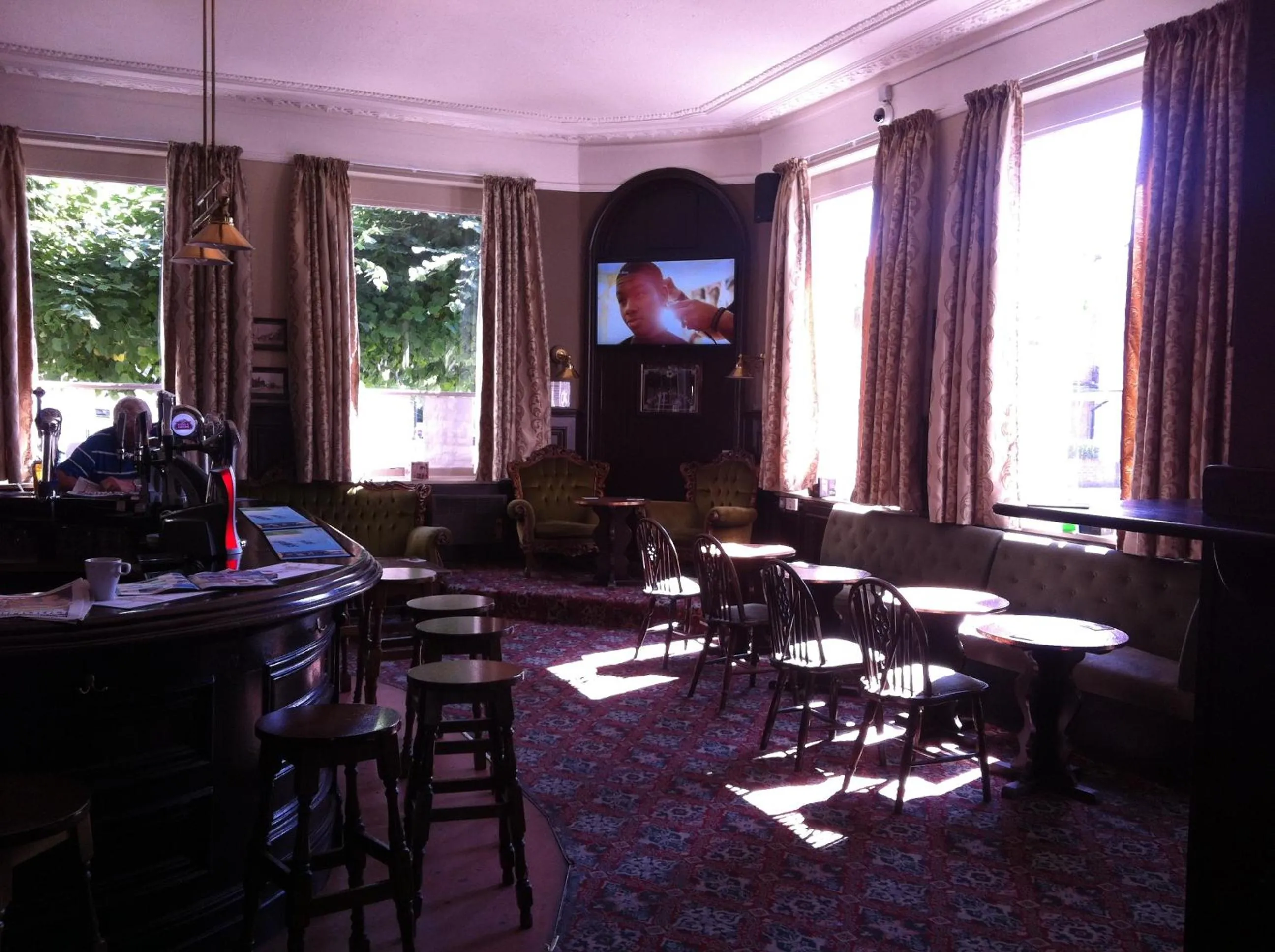 Restaurant/places to eat in Forest Gate Hotel - Free Parking limited spaces