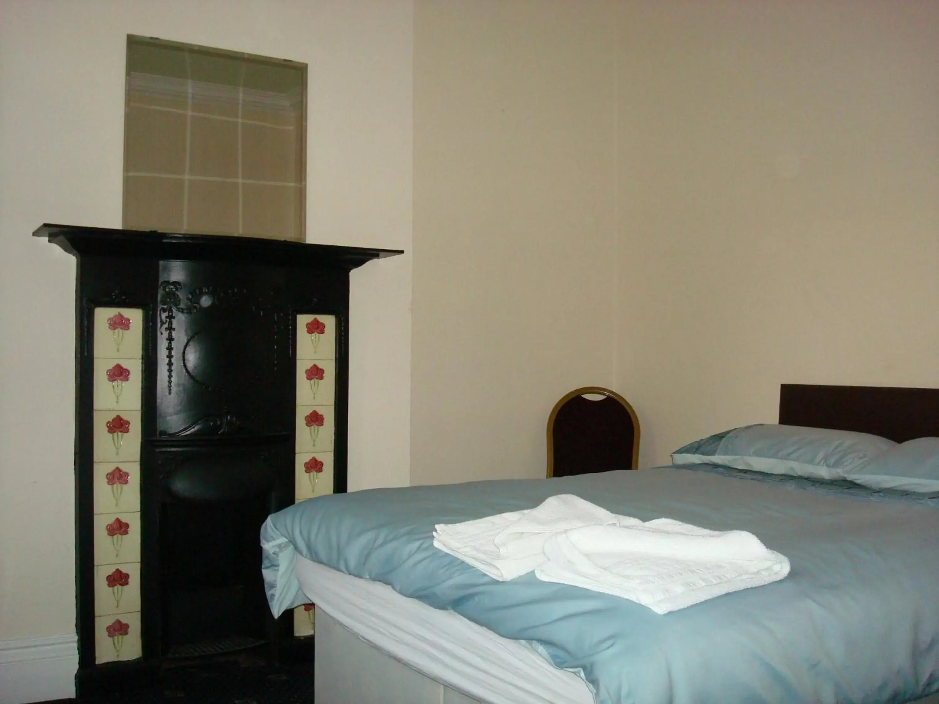 Bedroom, Bed in Forest Gate Hotel - Free Parking limited spaces Bedroom, Bed in Forest Gate Hotel - Free Parking limited spaces