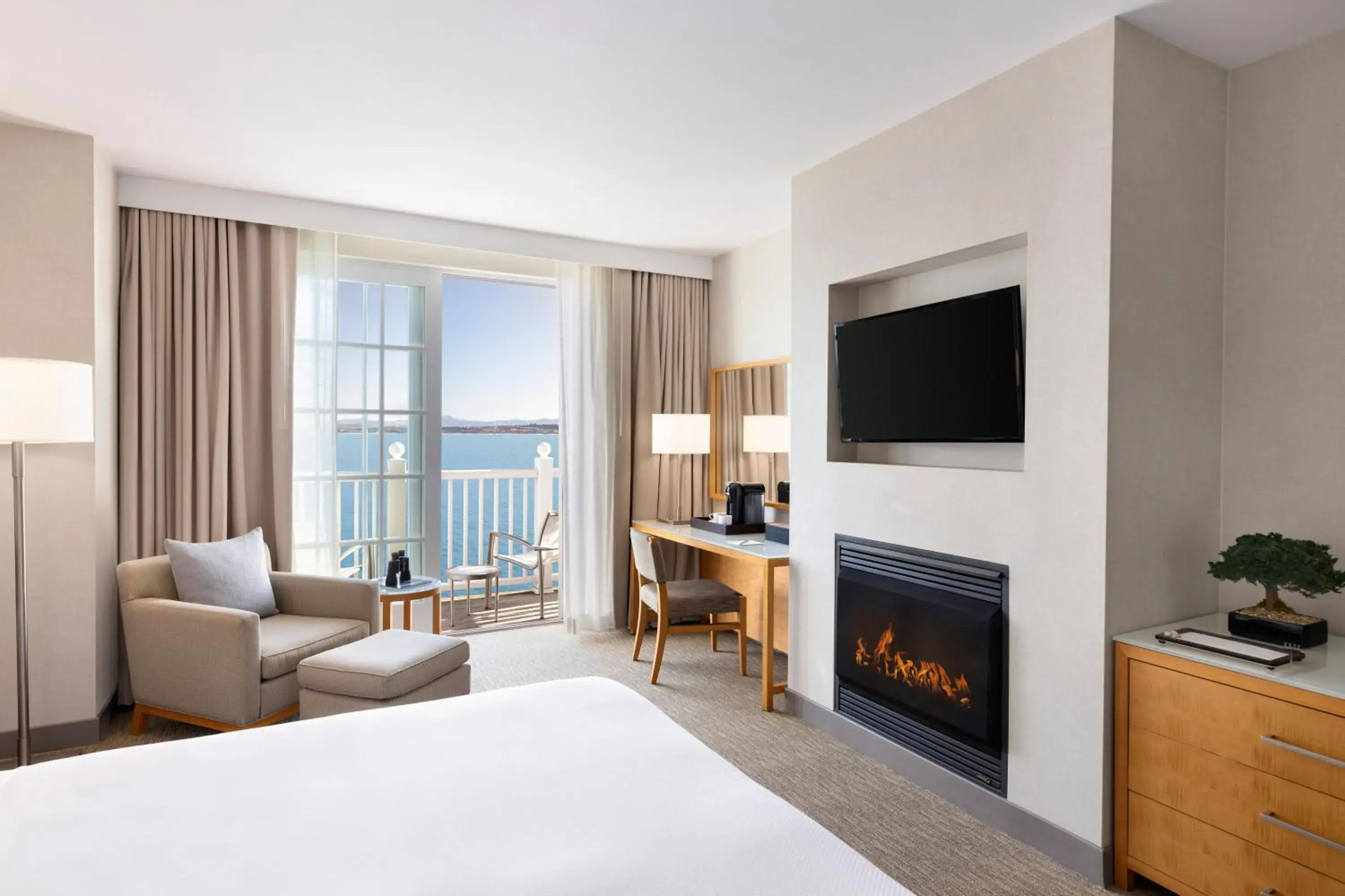 Photo of the whole room, Bed in InterContinental The Clement Monterey by IHG Photo of the whole room, Bed in InterContinental The Clement Monterey by IHG