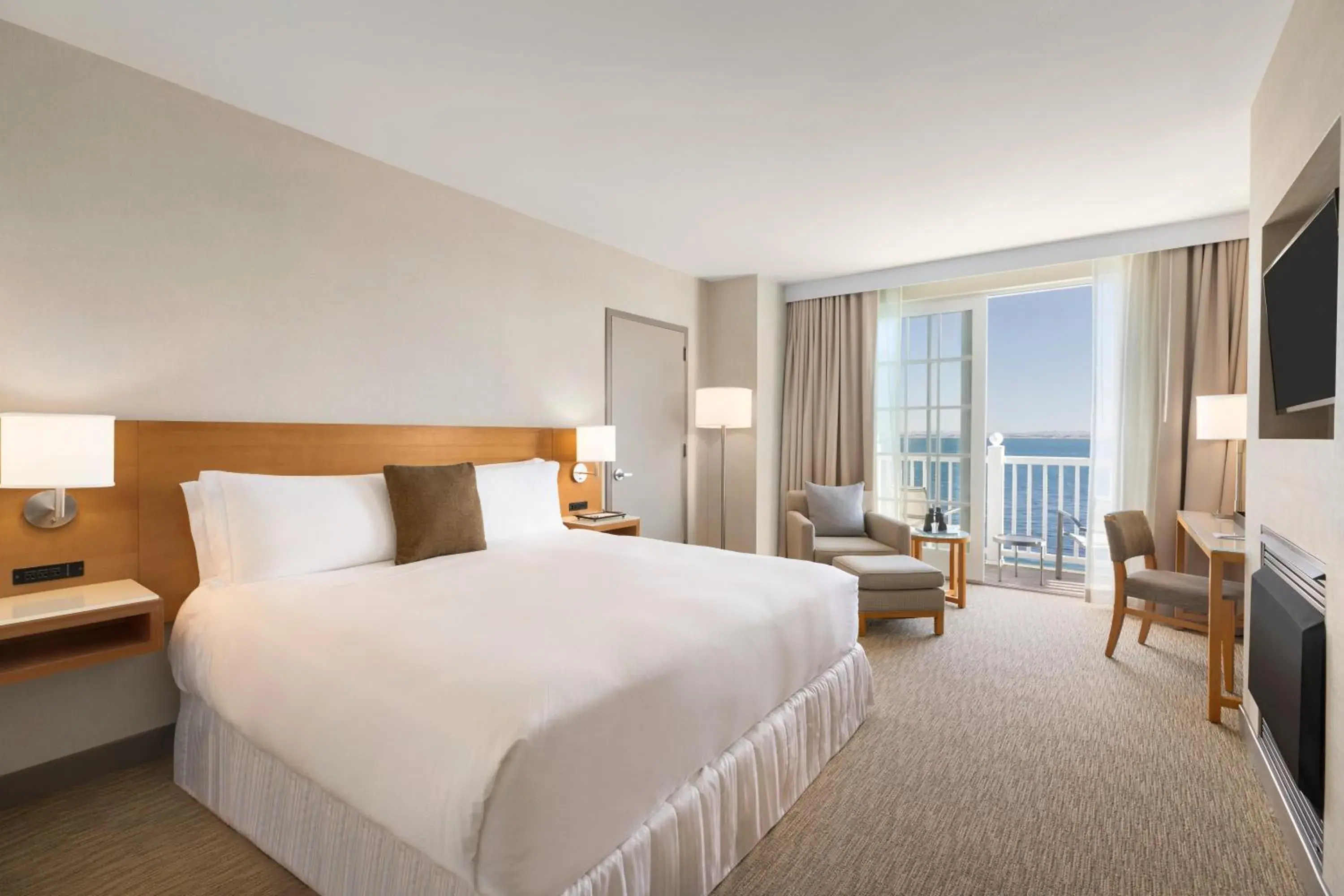 Photo of the whole room, Bed in InterContinental The Clement Monterey by IHG Photo of the whole room, Bed in InterContinental The Clement Monterey by IHG