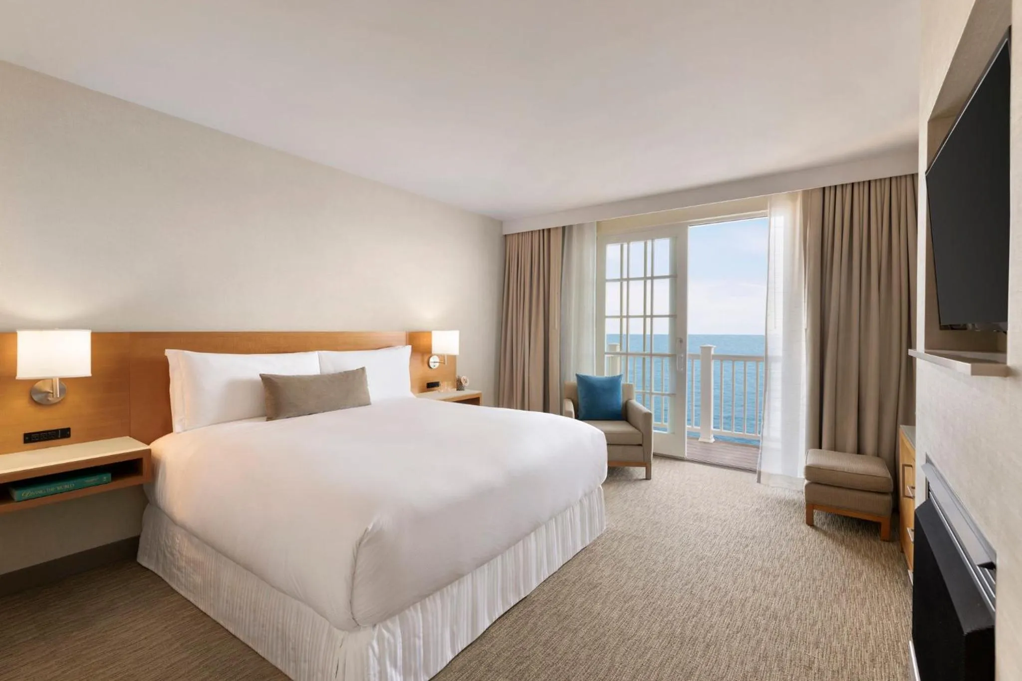 Photo of the whole room, Bed in InterContinental The Clement Monterey by IHG