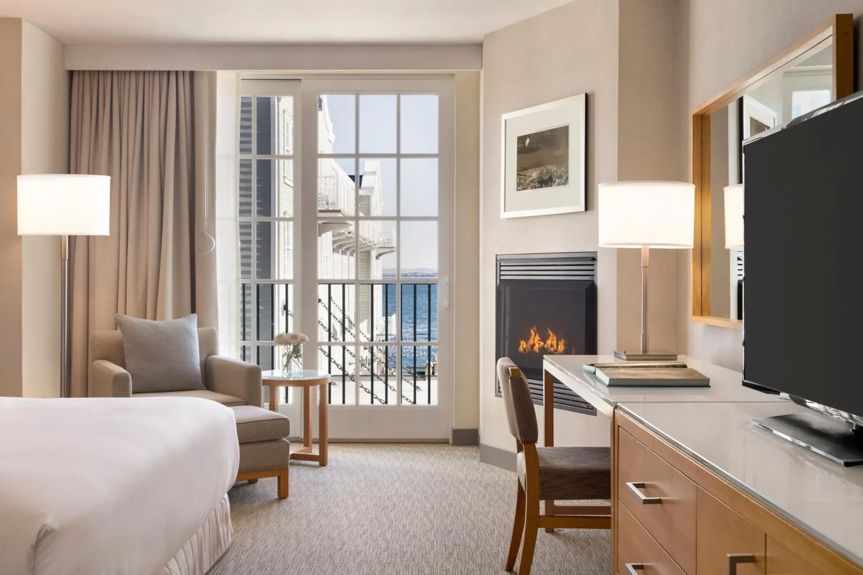 Photo of the whole room, Bed in InterContinental The Clement Monterey by IHG Photo of the whole room, Bed in InterContinental The Clement Monterey by IHG