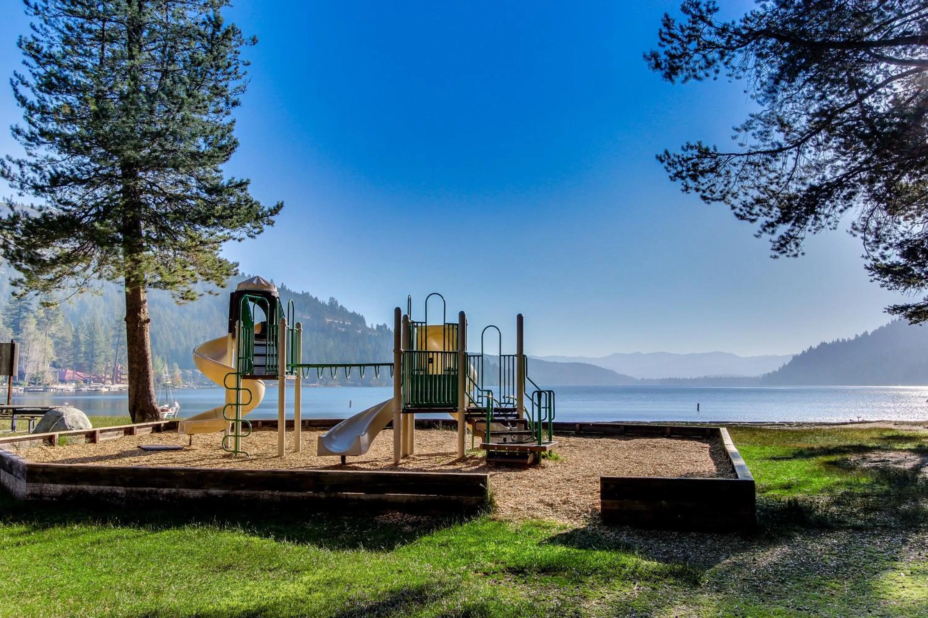 Donner Lakefront Retreat