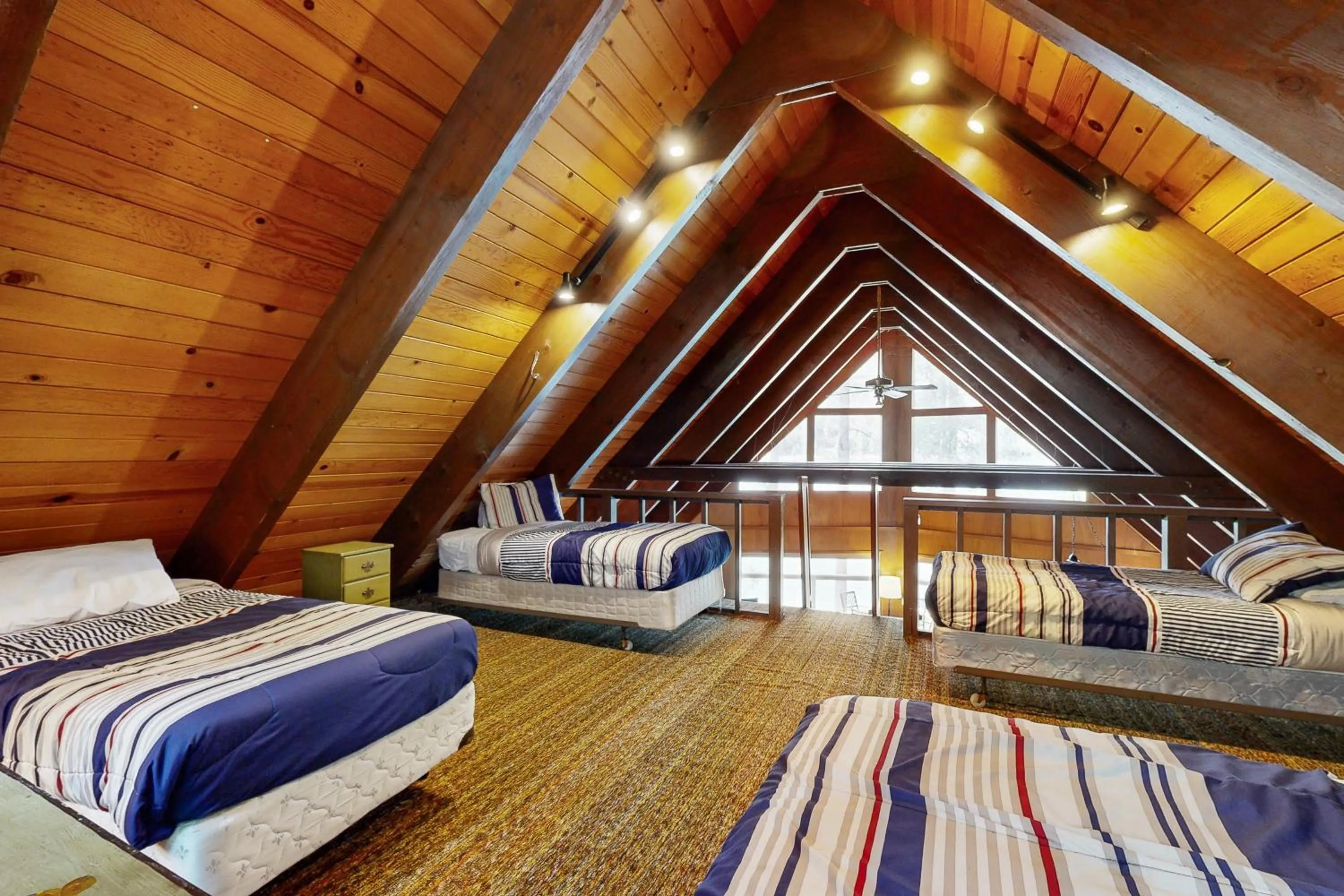 Bed in Donner Lakefront Retreat