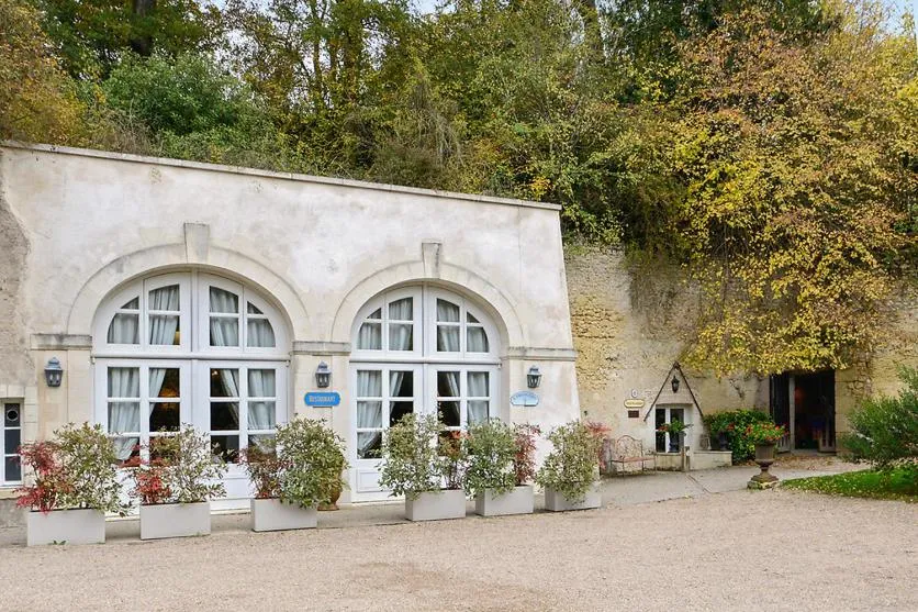Restaurant/places to eat in Château De Pray