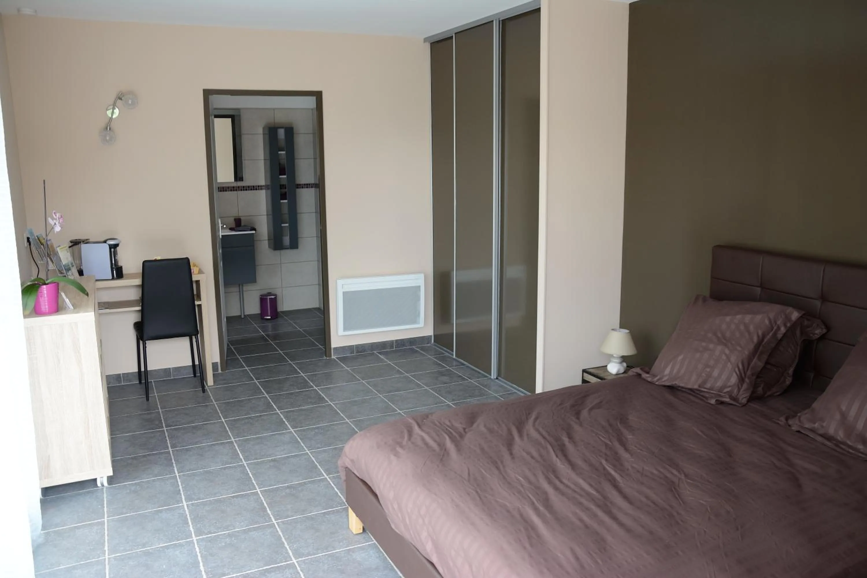 Photo of the whole room, Bed in Chambres d'hôtes, B&B climatisées LA BORRELLIENNE