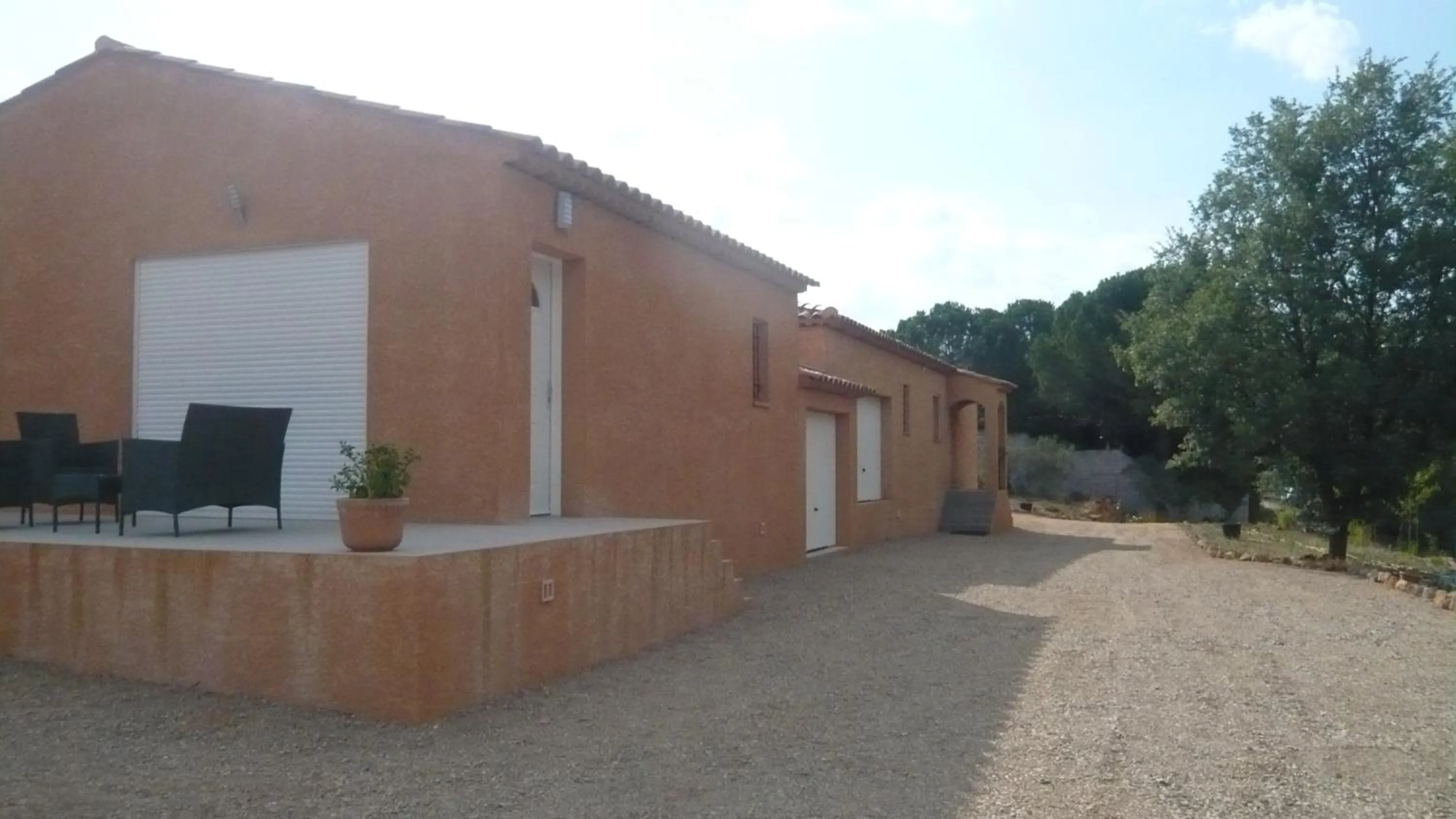 Patio in Chambres d'hôtes, B&B climatisées LA BORRELLIENNE