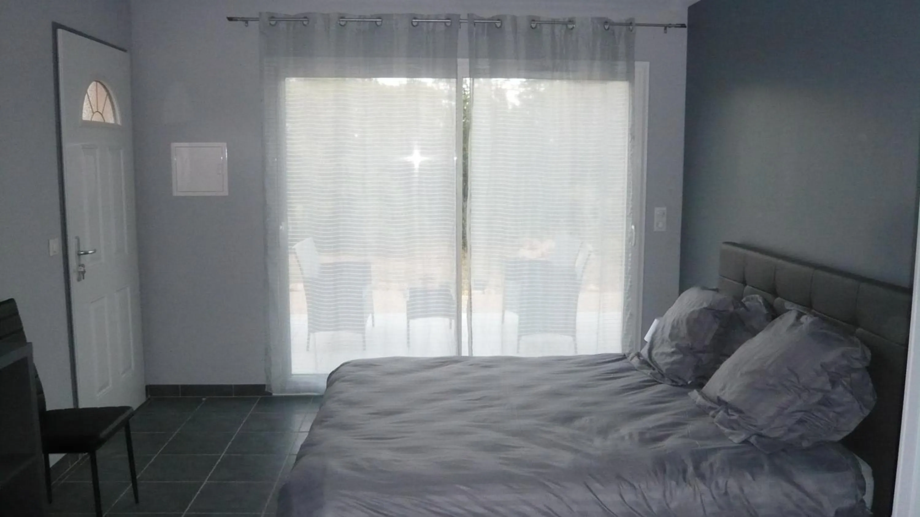 Bed in Chambres d'hôtes, B&B climatisées LA BORRELLIENNE