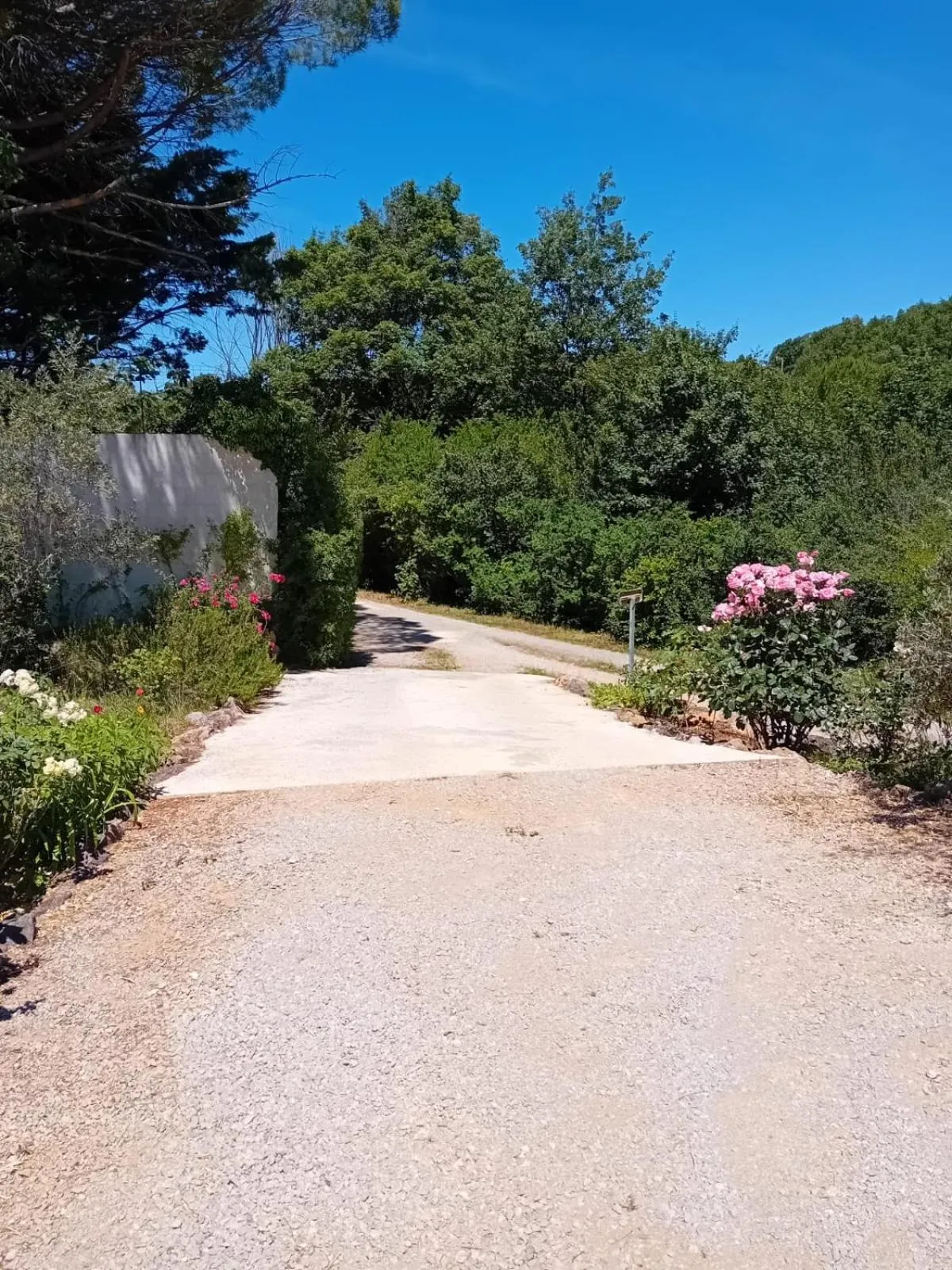 Natural landscape in Chambres d'hôtes, B&B climatisées LA BORRELLIENNE