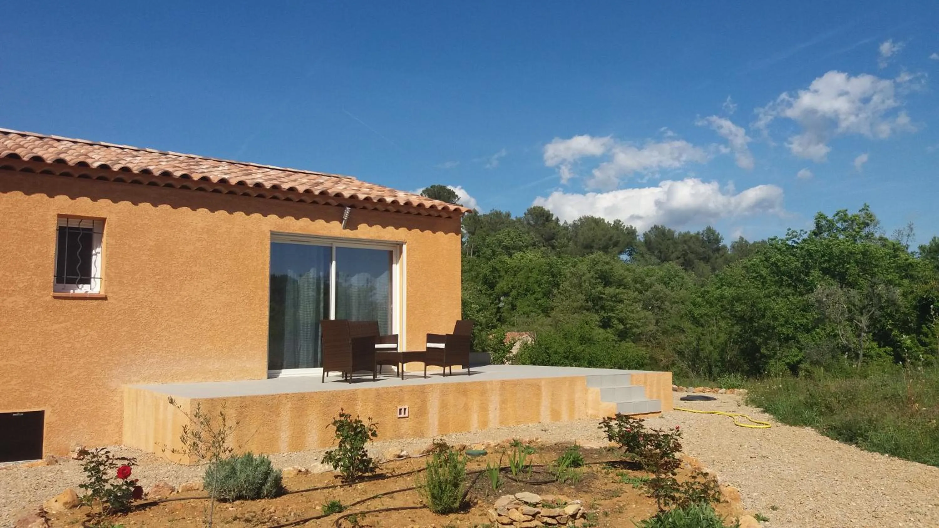 Patio in Chambres d'hôtes, B&B climatisées LA BORRELLIENNE
