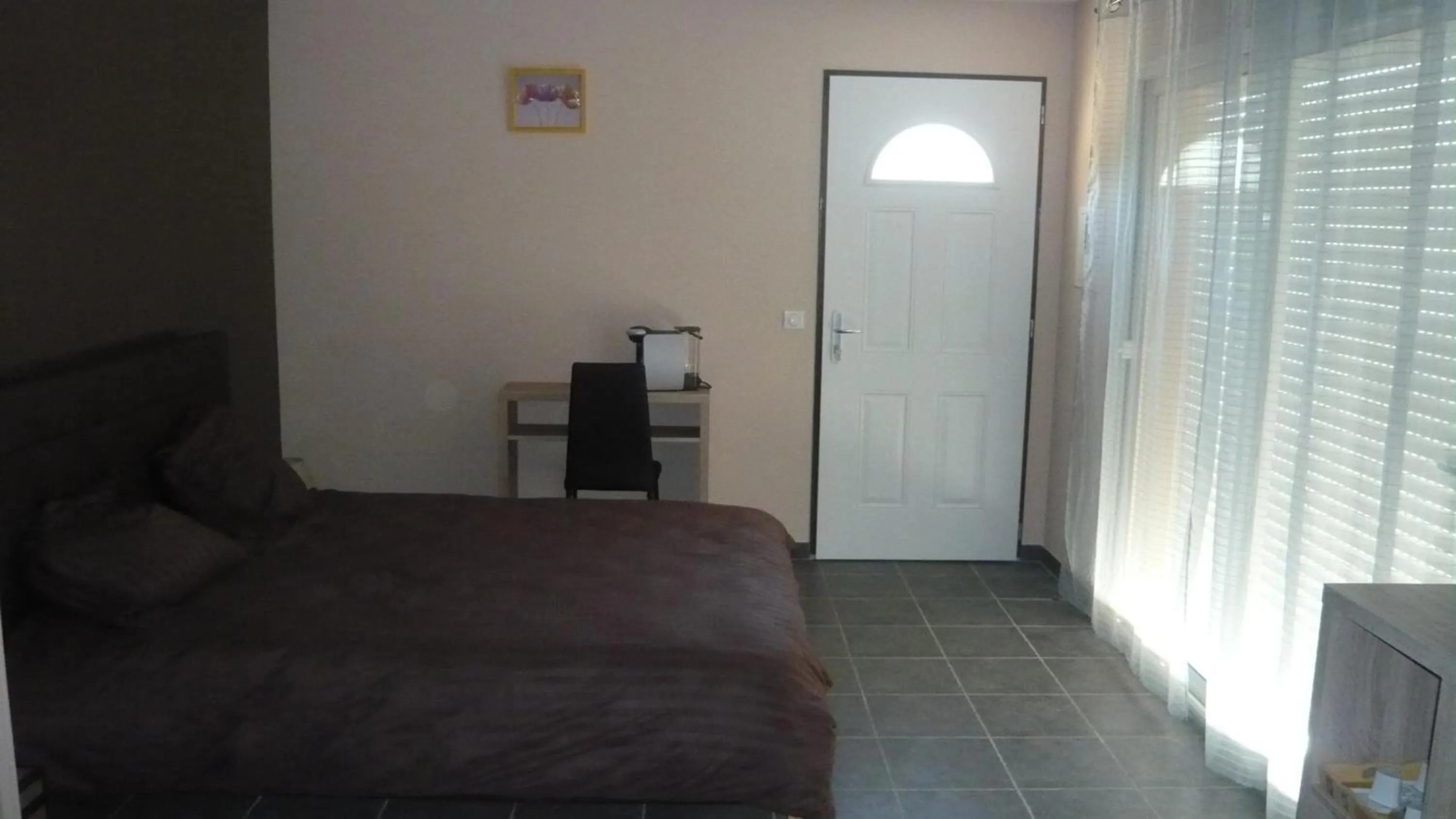 Bed in Chambres d'hôtes, B&B climatisées LA BORRELLIENNE