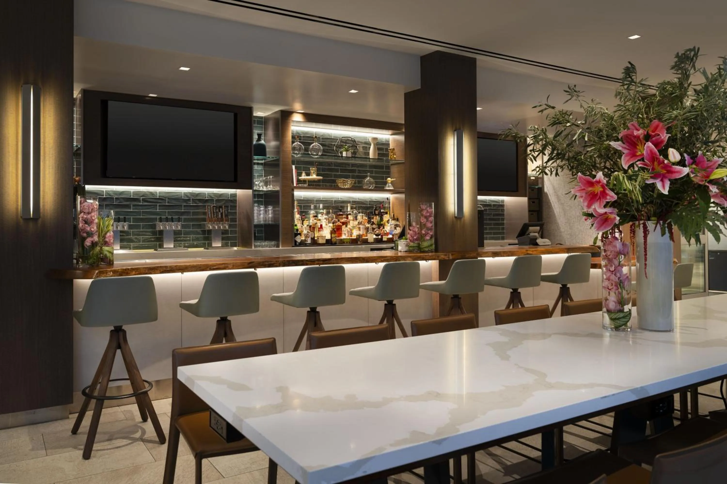 Lounge or bar in The Westin Palo Alto