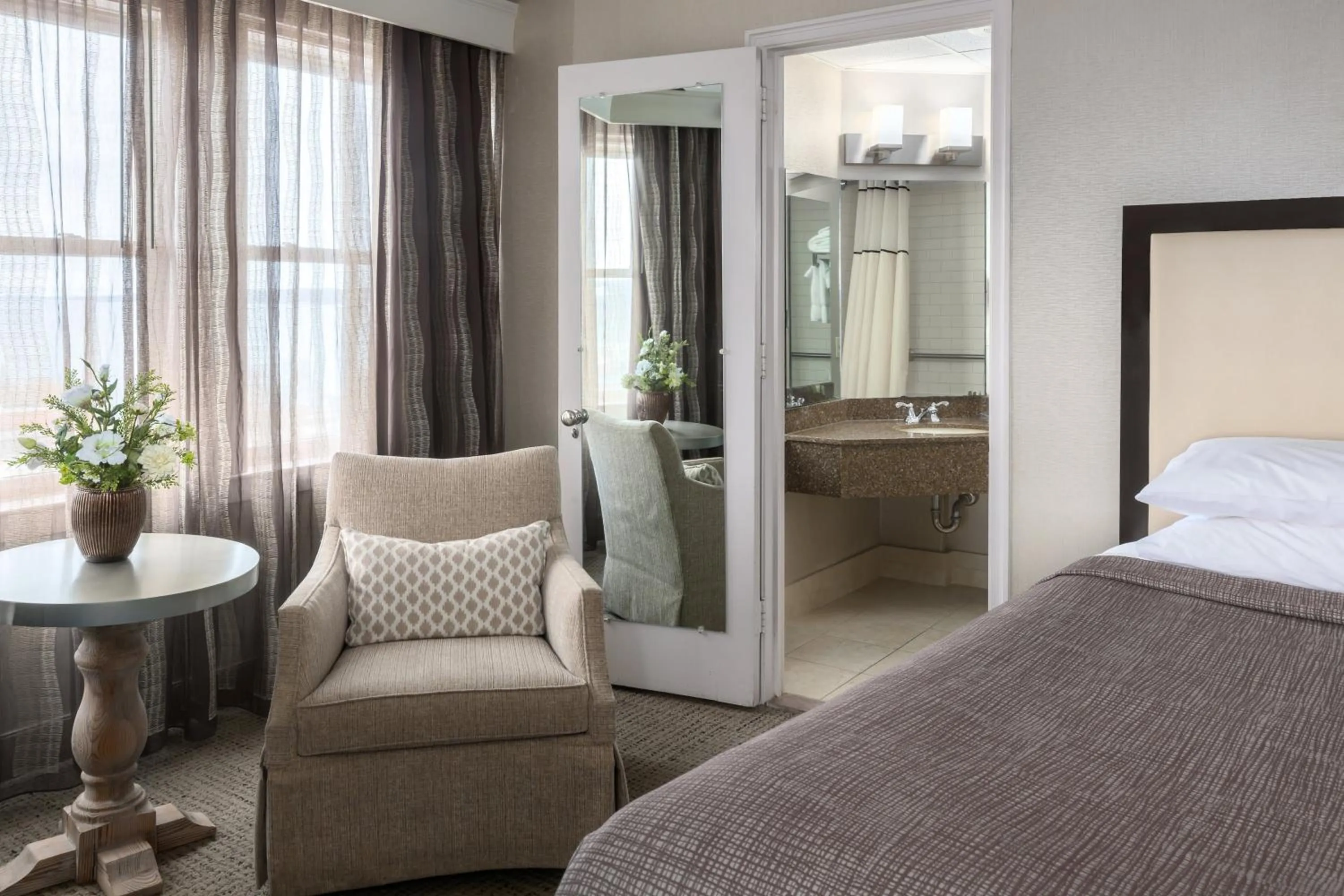 Bed in Park Place Hotel & Conference Center