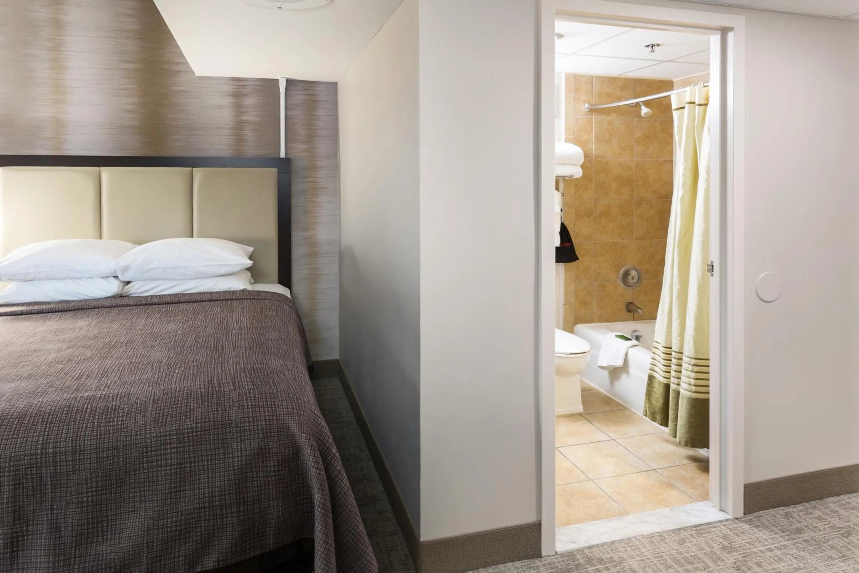 Bed in Park Place Hotel & Conference Center