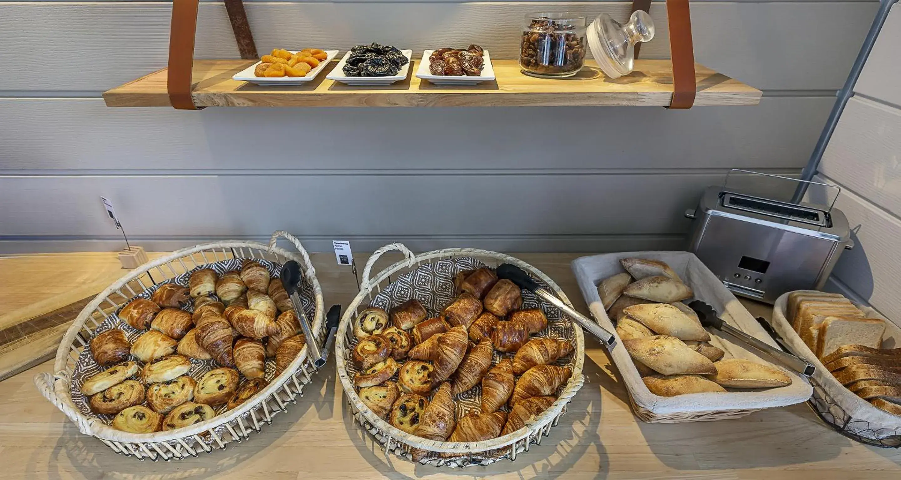 Breakfast in Ostal Pau Universite - Sure Hotel Collection by Best Western Breakfast in Ostal Pau Universite - Sure Hotel Collection by Best Western