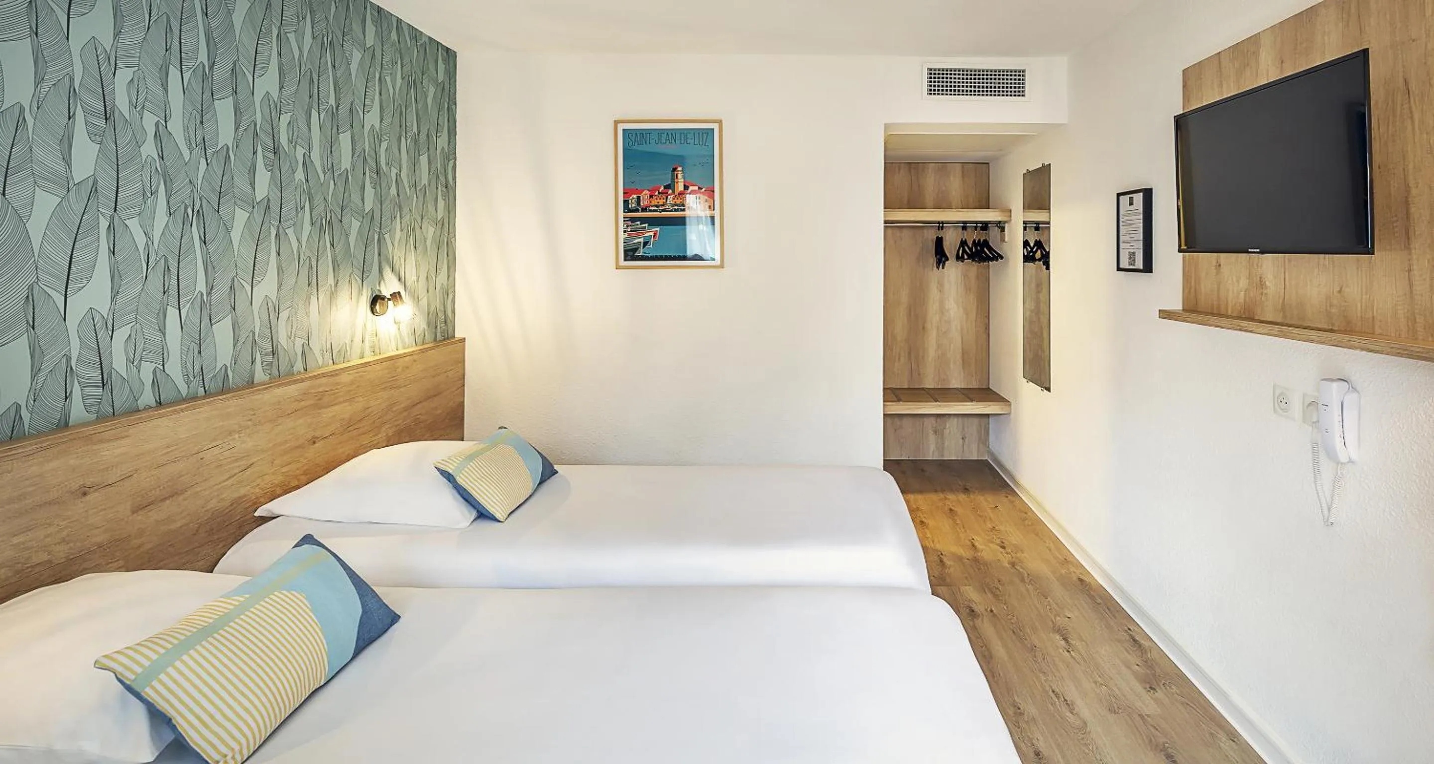 Photo of the whole room, Bed in Ostal Pau Universite - Sure Hotel Collection by Best Western