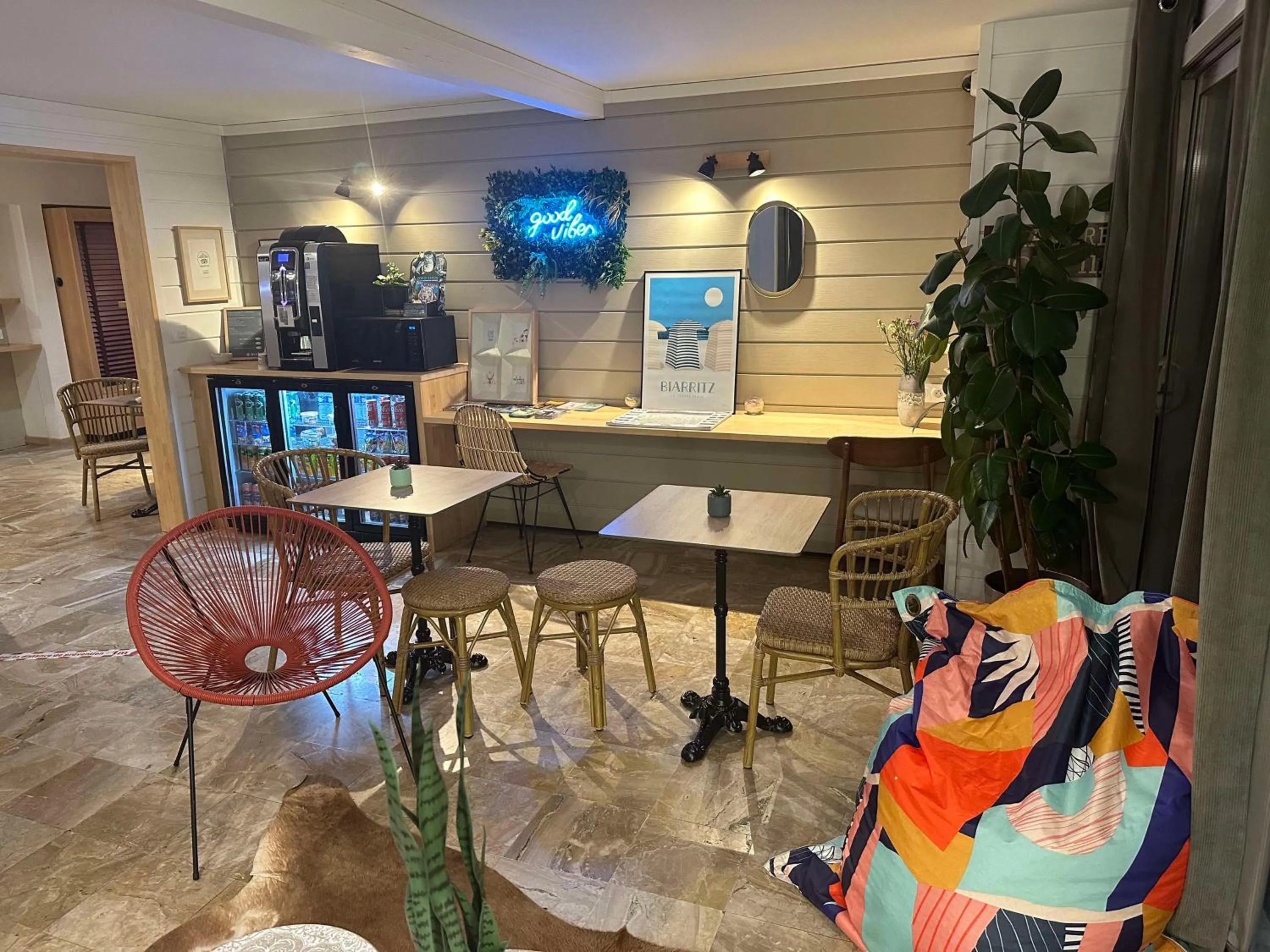 Lobby or reception in Ostal Pau Universite - Sure Hotel Collection by Best Western