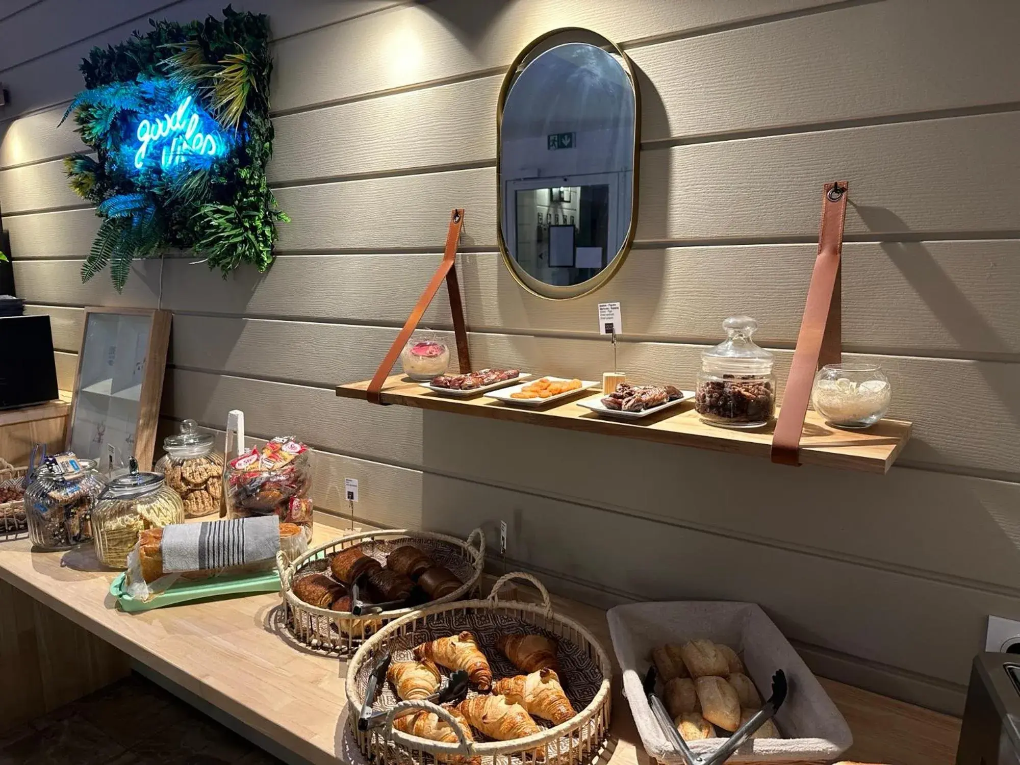Breakfast in Ostal Pau Universite - Sure Hotel Collection by Best Western Breakfast in Ostal Pau Universite - Sure Hotel Collection by Best Western