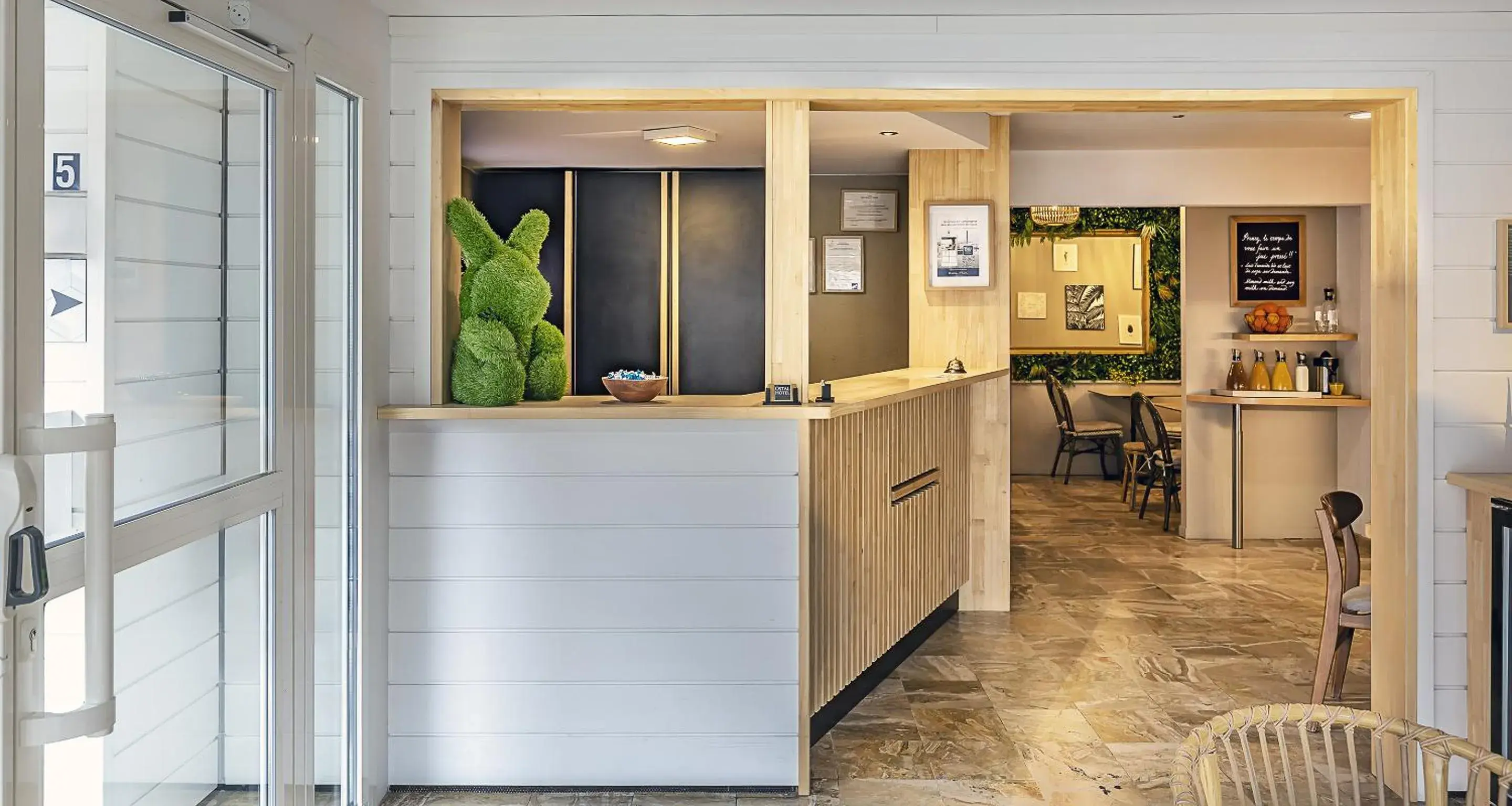 Lobby or reception in Ostal Pau Universite - Sure Hotel Collection by Best Western Lobby or reception in Ostal Pau Universite - Sure Hotel Collection by Best Western