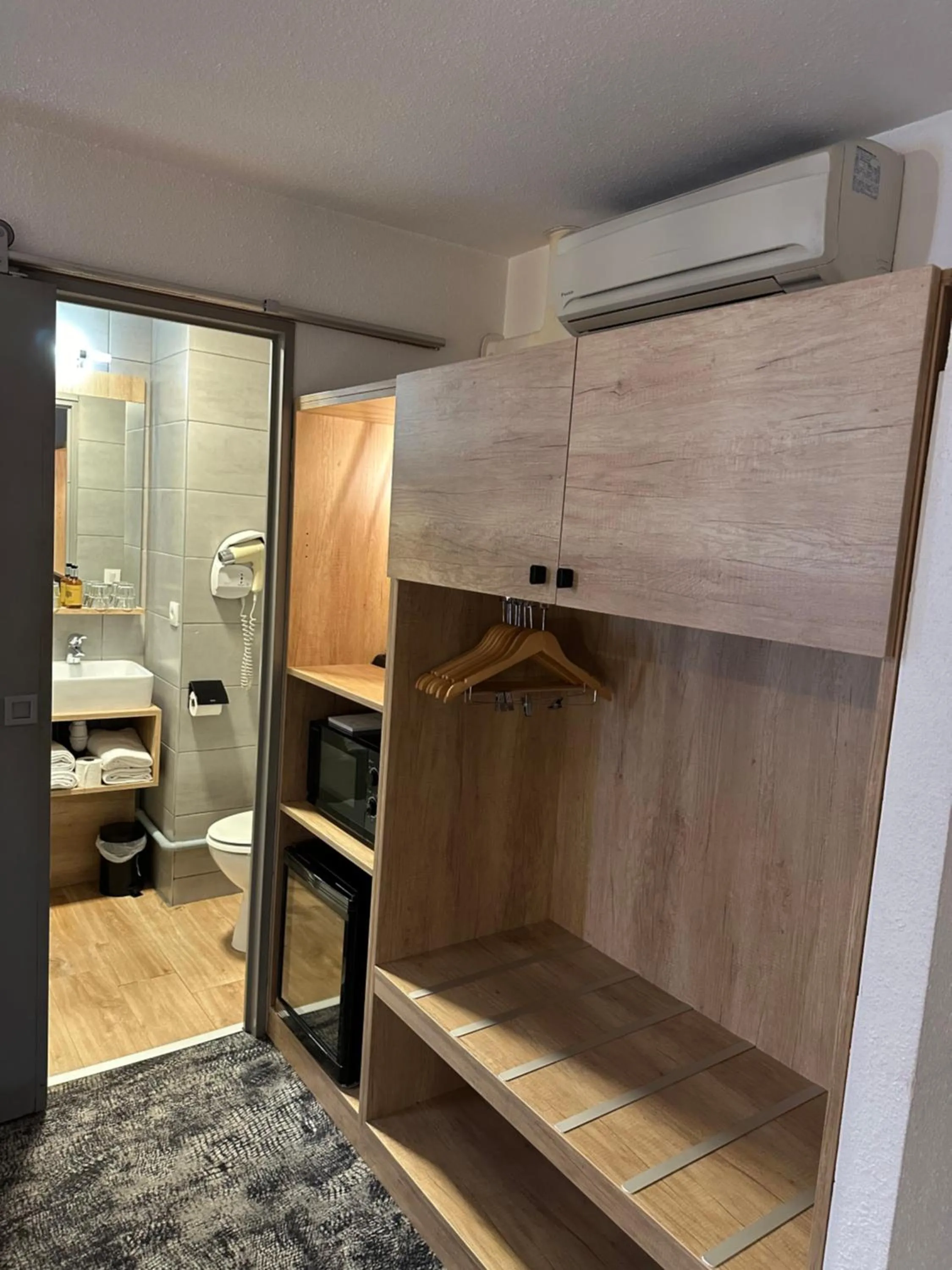 Bathroom in Ostal Pau Universite - Sure Hotel Collection by Best Western