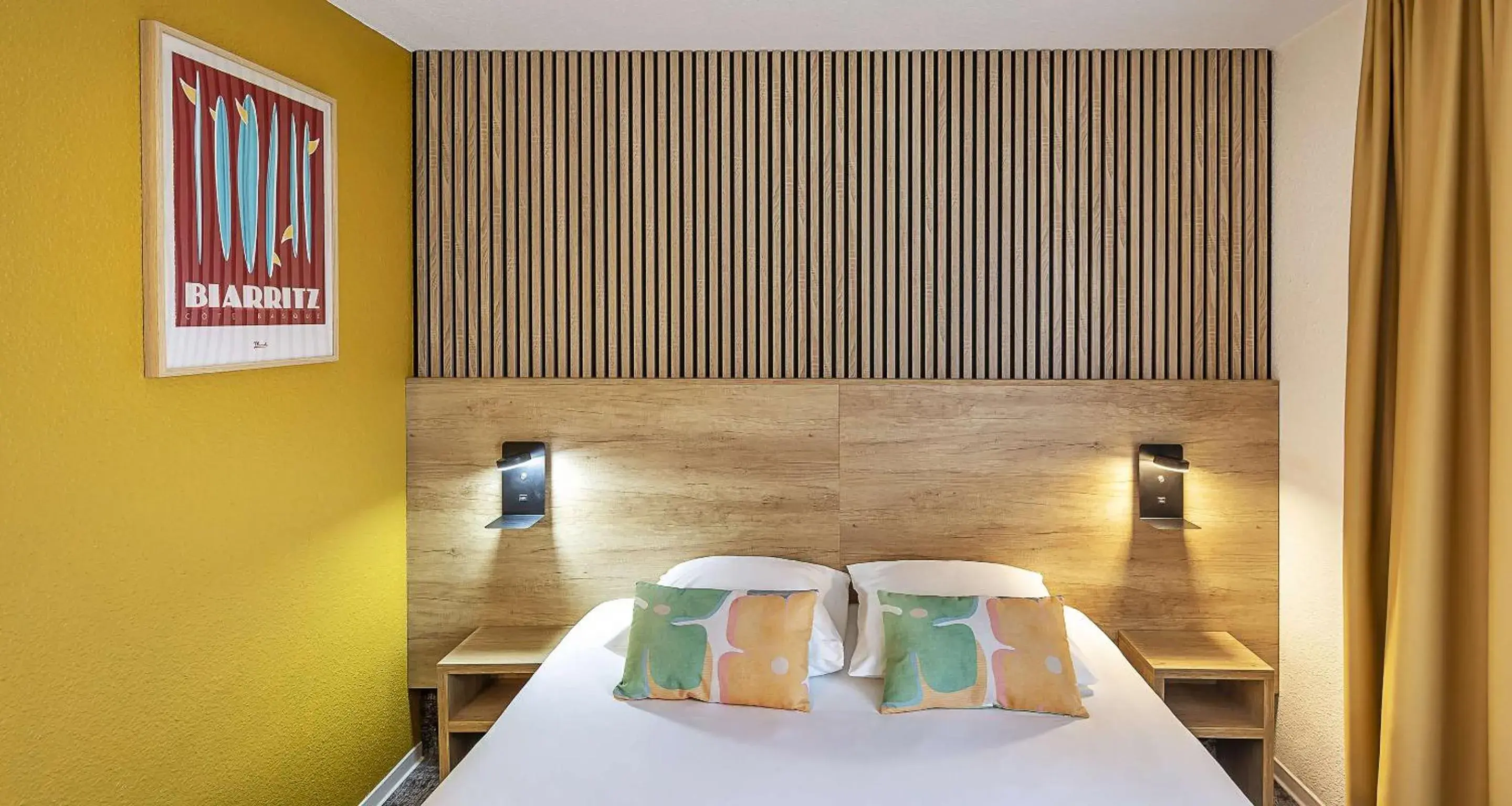 Bedroom, Bed in Ostal Pau Universite - Sure Hotel Collection by Best Western Bedroom, Bed in Ostal Pau Universite - Sure Hotel Collection by Best Western