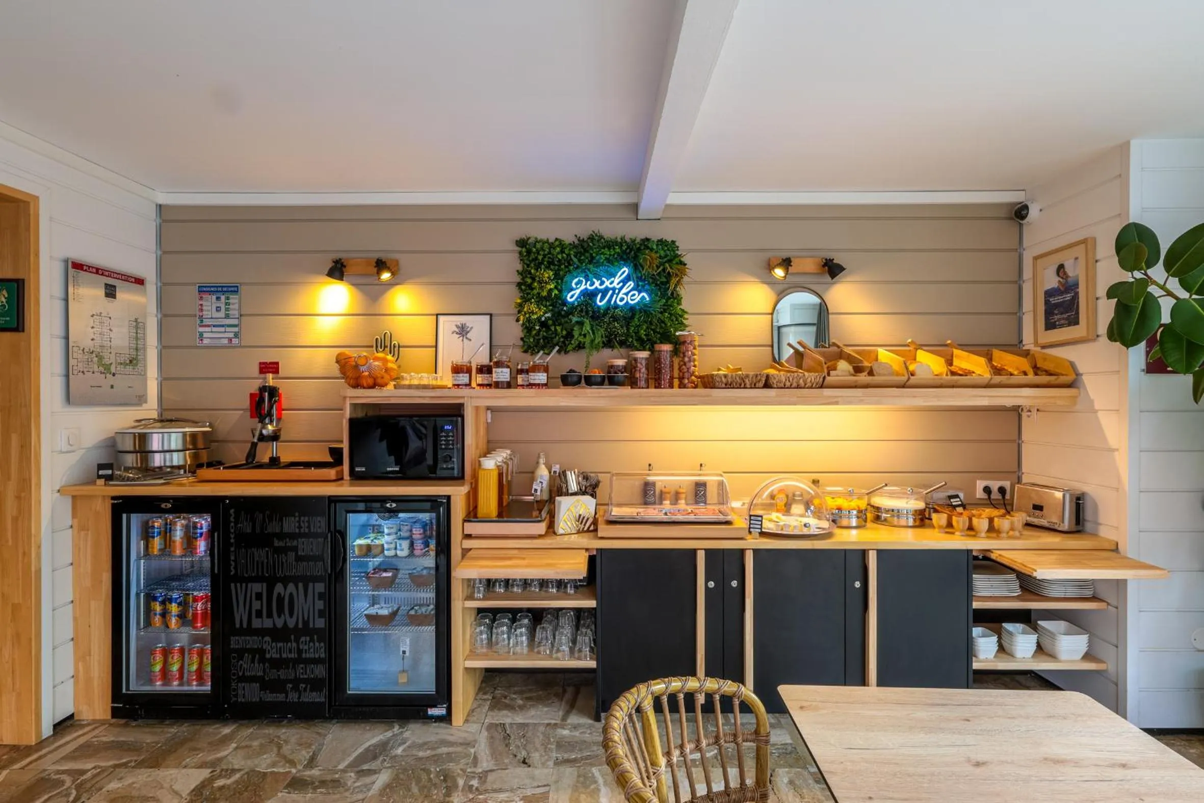 Breakfast in Ostal Pau Universite - Sure Hotel Collection by Best Western