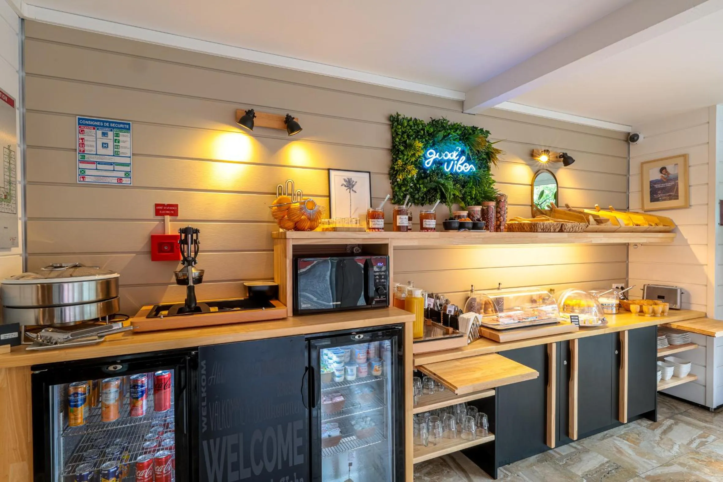 Breakfast in Ostal Pau Universite - Sure Hotel Collection by Best Western