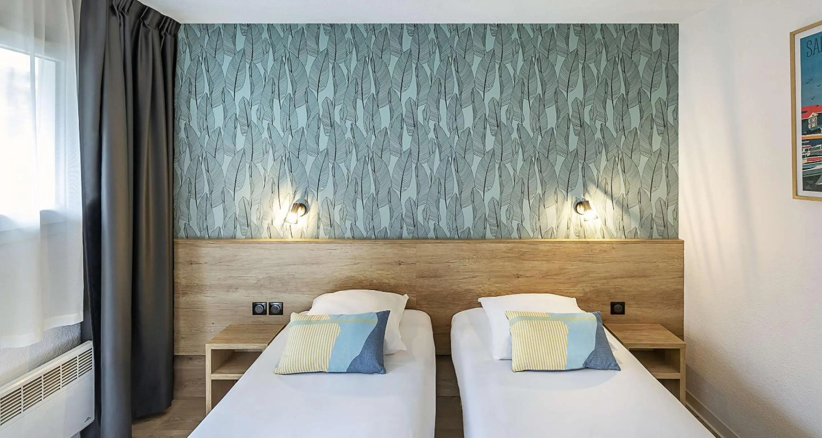 Bathroom, Bed in Ostal Pau Universite - Sure Hotel Collection by Best Western