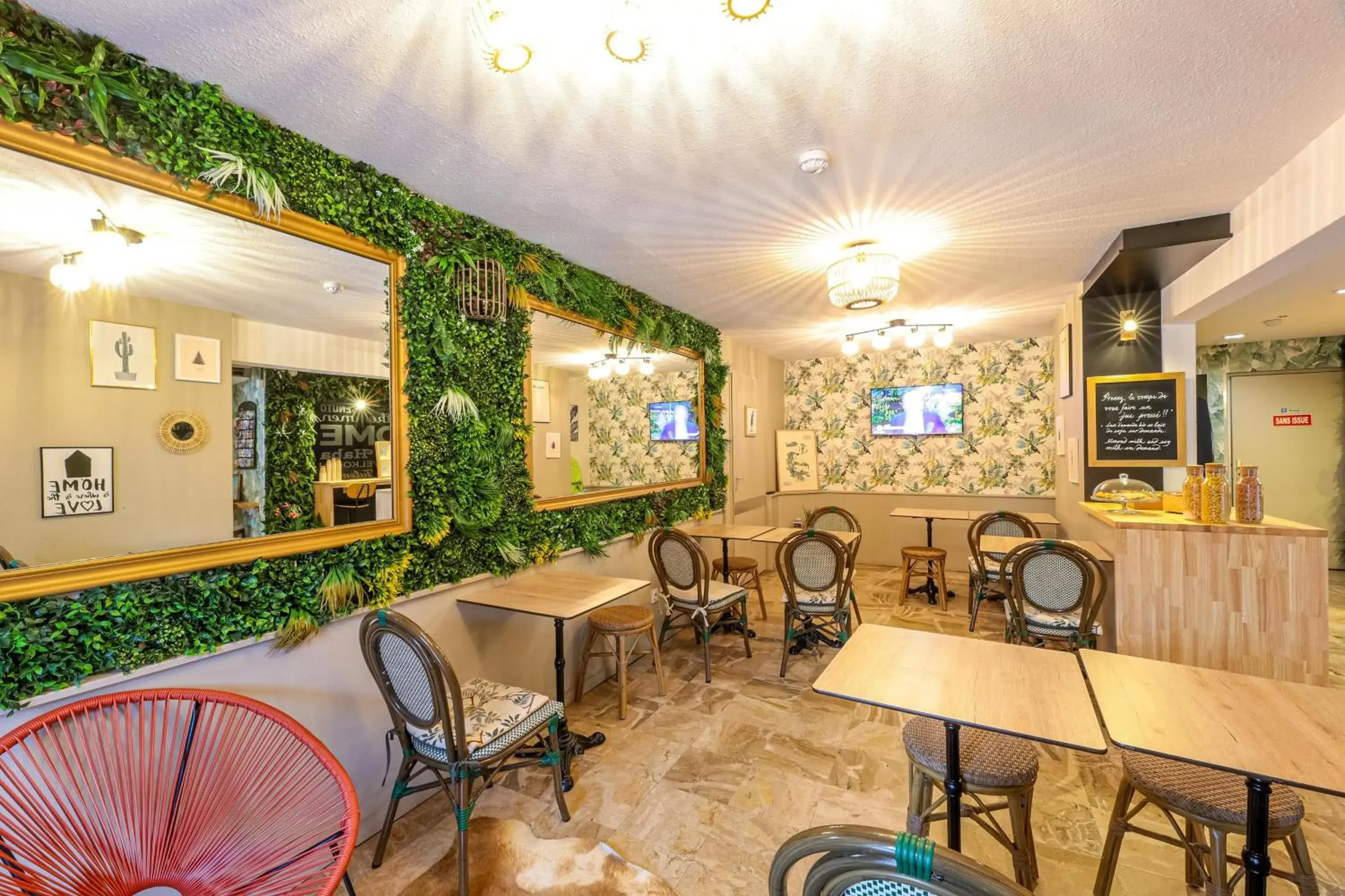 Lobby or reception in Ostal Pau Universite - Sure Hotel Collection by Best Western Lobby or reception in Ostal Pau Universite - Sure Hotel Collection by Best Western